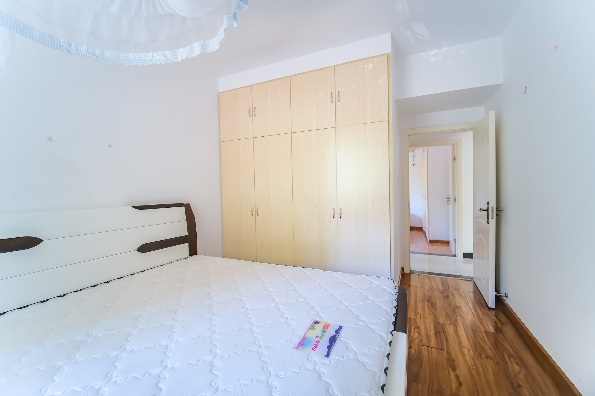 盛地春天里 3室2厅1卫 56.00万 盛地春天里 3室2厅1卫 56.00万卧室