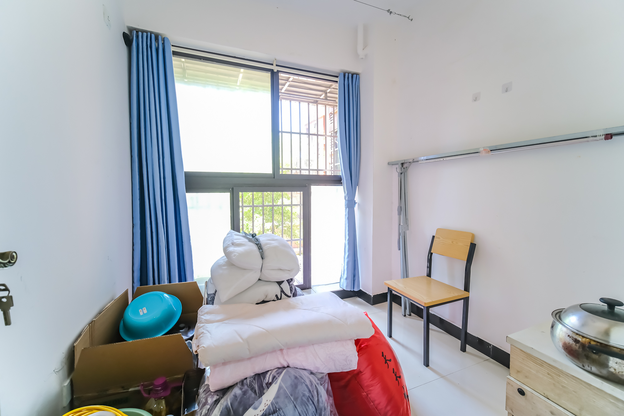 盛地春天里 3室2厅1卫 56.00万 盛地春天里 3室2厅1卫 56.00万卧室