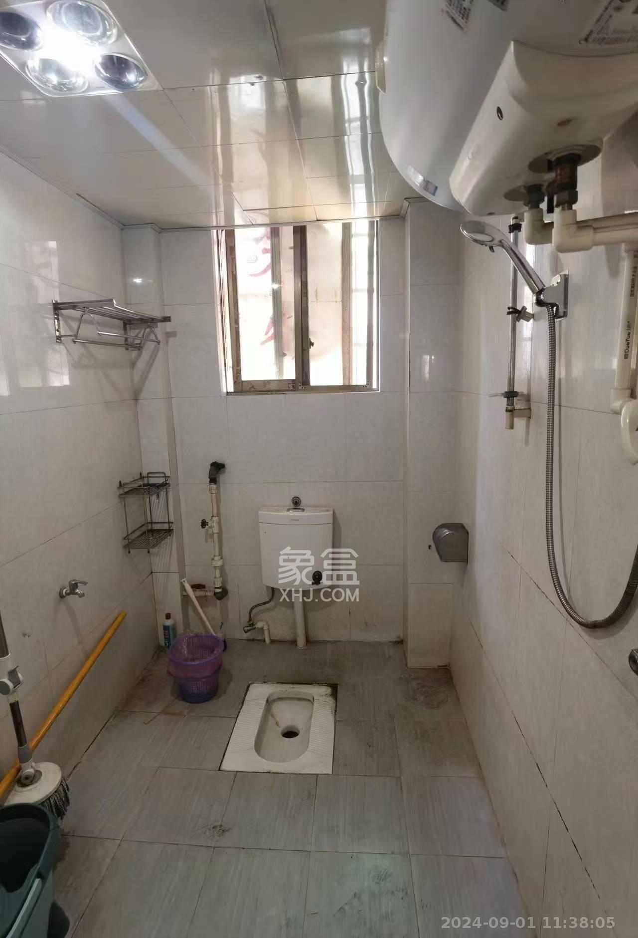 三和家园  4室2厅1卫   2300.00元/月室内图