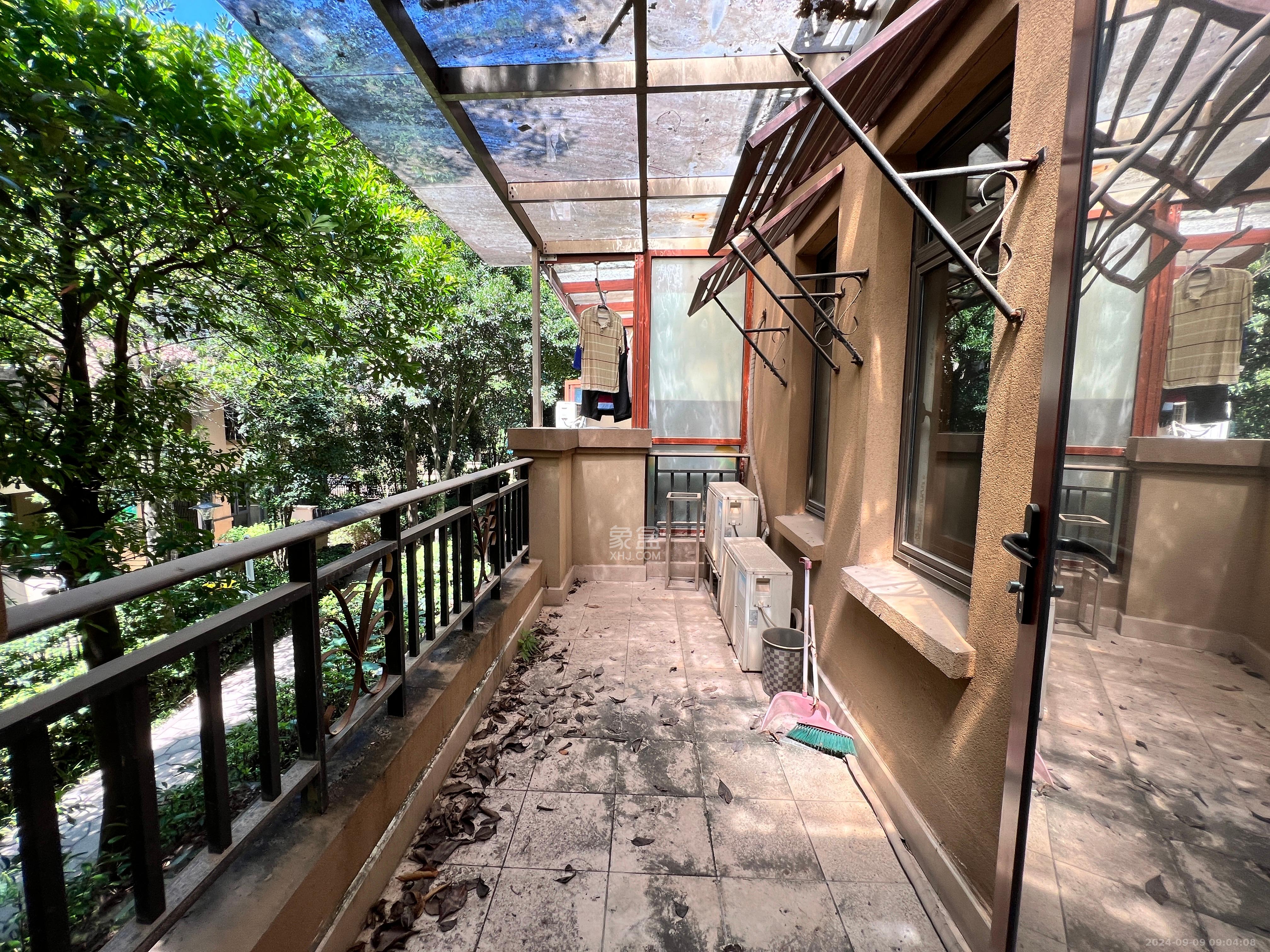 中城丽景香山园  4室2厅2卫   4800.00元/月室内图