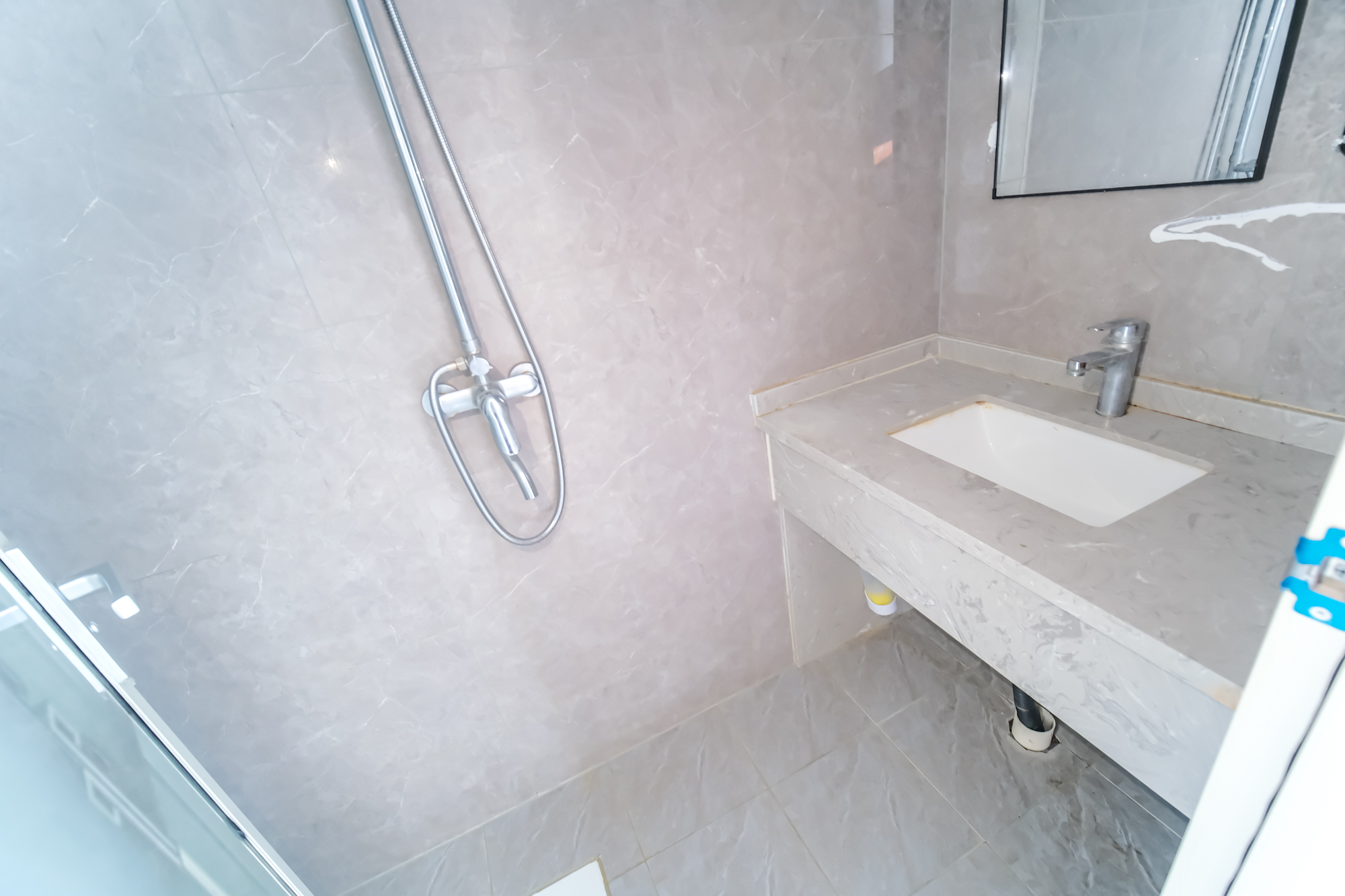 保利香槟国际  1室1厅1卫    18.8万 保利香槟国际  1室1厅1卫    18.8万卫生间