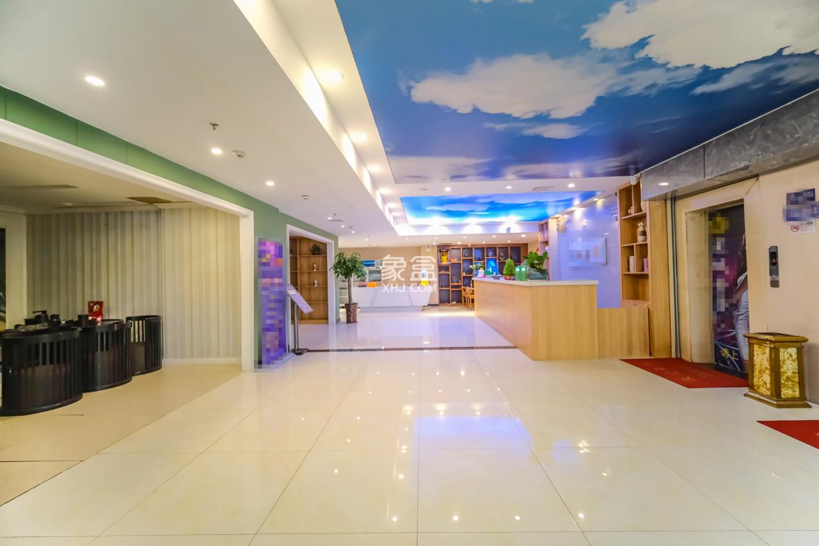 月亮湾草莓街区一、二期  18室3厅10卫    1060.0万 月亮湾草莓街区一、二期  18室3厅10卫    1060.0万客厅