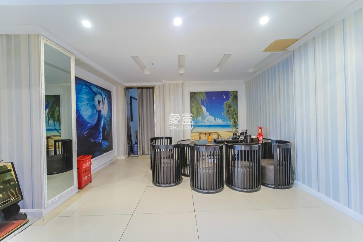 月亮湾草莓街区一、二期  18室3厅10卫    1060.0万 月亮湾草莓街区一、二期  18室3厅10卫    1060.0万客厅