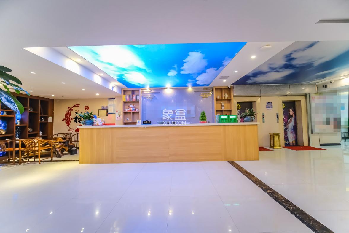 月亮湾草莓街区一、二期  18室3厅10卫    1060.0万 月亮湾草莓街区一、二期  18室3厅10卫    1060.0万客厅