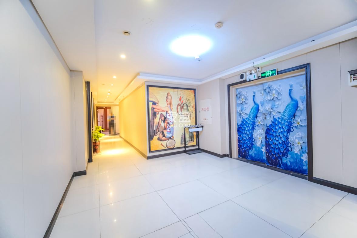 月亮湾草莓街区一、二期  18室3厅10卫    1060.0万 月亮湾草莓街区一、二期  18室3厅10卫    1060.0万其他