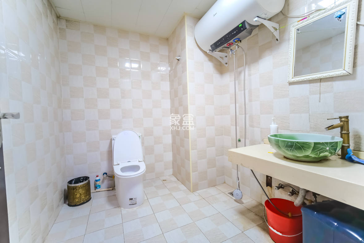 月亮湾草莓街区一、二期  18室3厅10卫    1060.0万 月亮湾草莓街区一、二期  18室3厅10卫    1060.0万卫生间