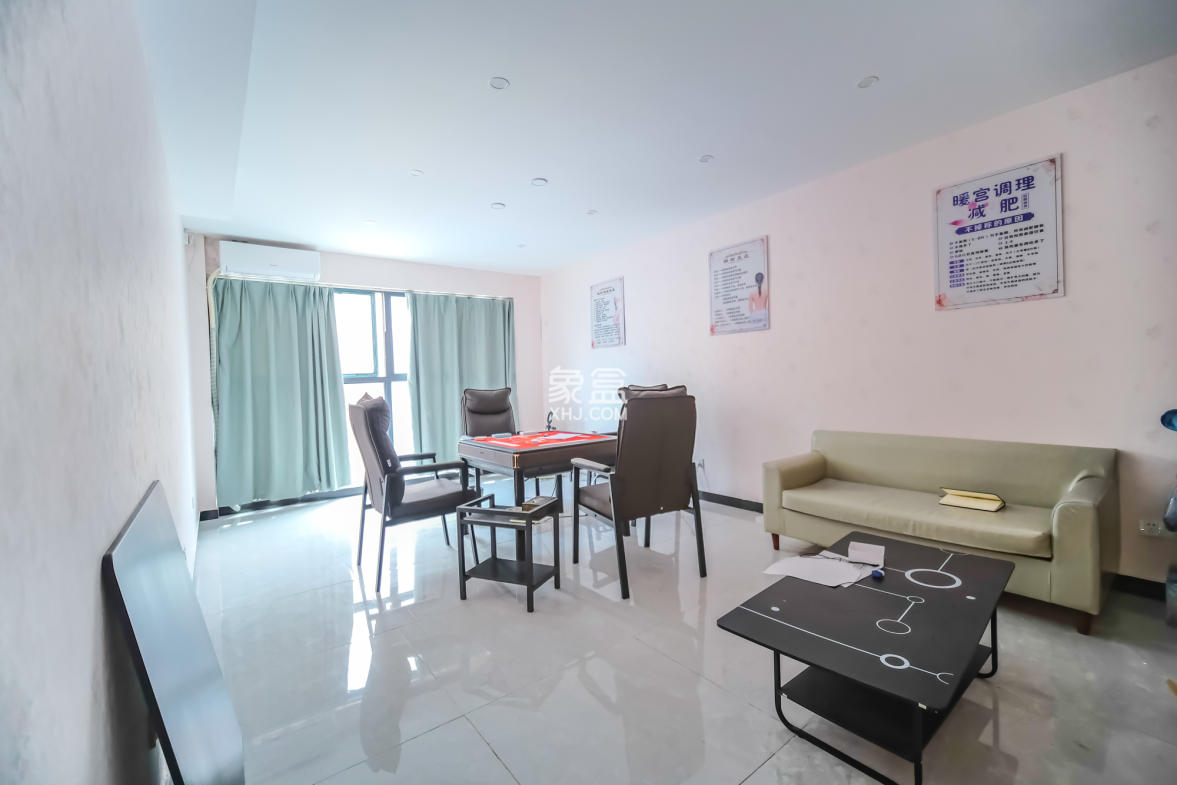 月亮湾草莓街区一、二期  18室3厅10卫    1060.0万 月亮湾草莓街区一、二期  18室3厅10卫    1060.0万卧室