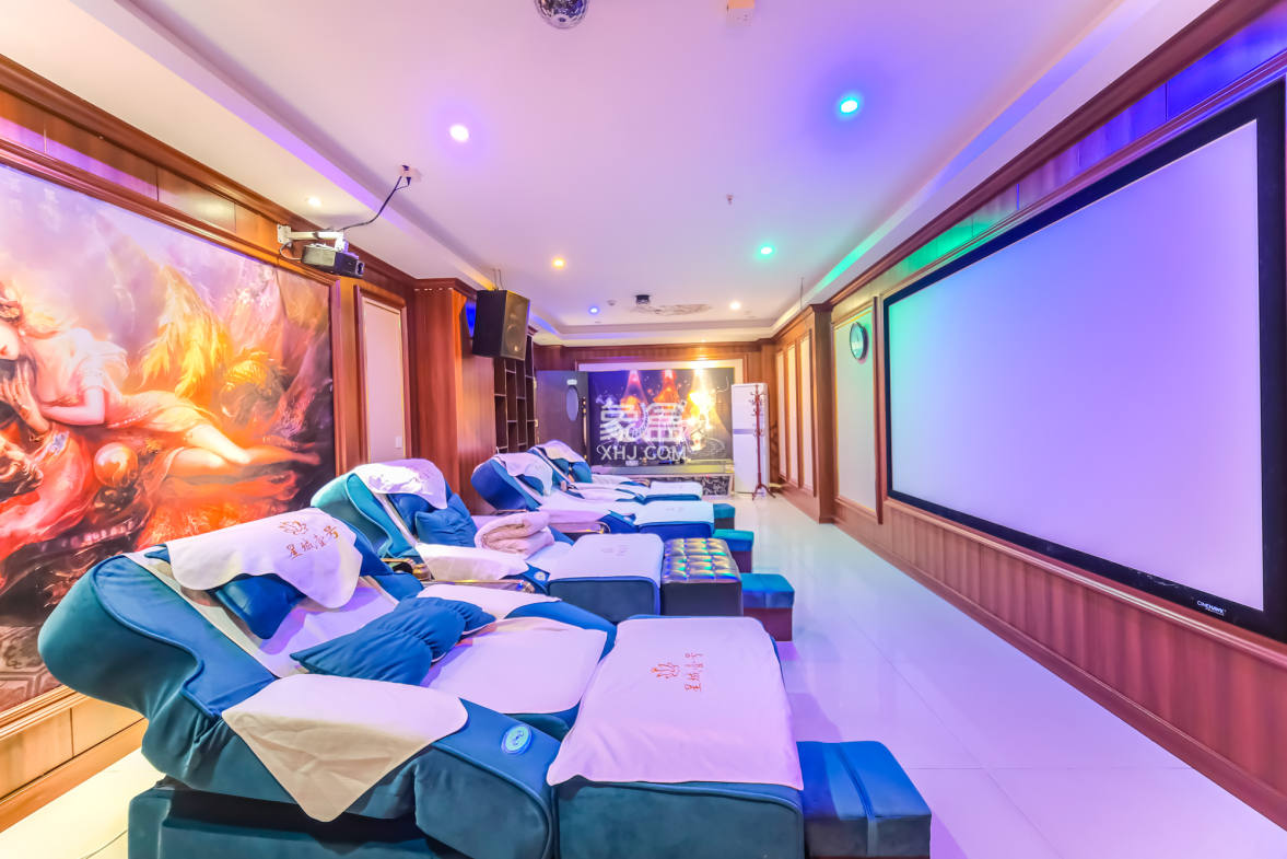 月亮湾草莓街区一、二期  18室3厅10卫    1060.0万 月亮湾草莓街区一、二期  18室3厅10卫    1060.0万卧室