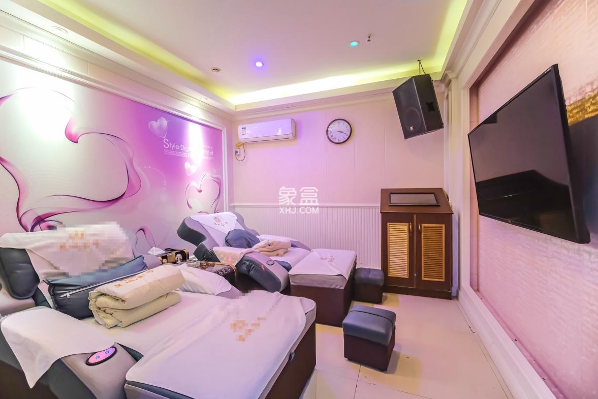 月亮湾草莓街区一、二期  18室3厅10卫    1060.0万 月亮湾草莓街区一、二期  18室3厅10卫    1060.0万卧室