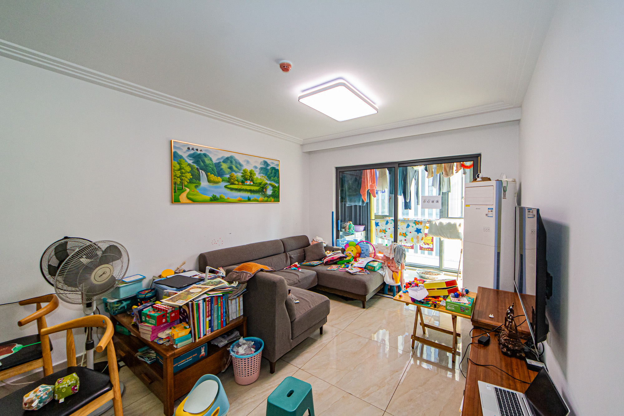 珠江好世界  3室2厅1卫    112.0万客厅