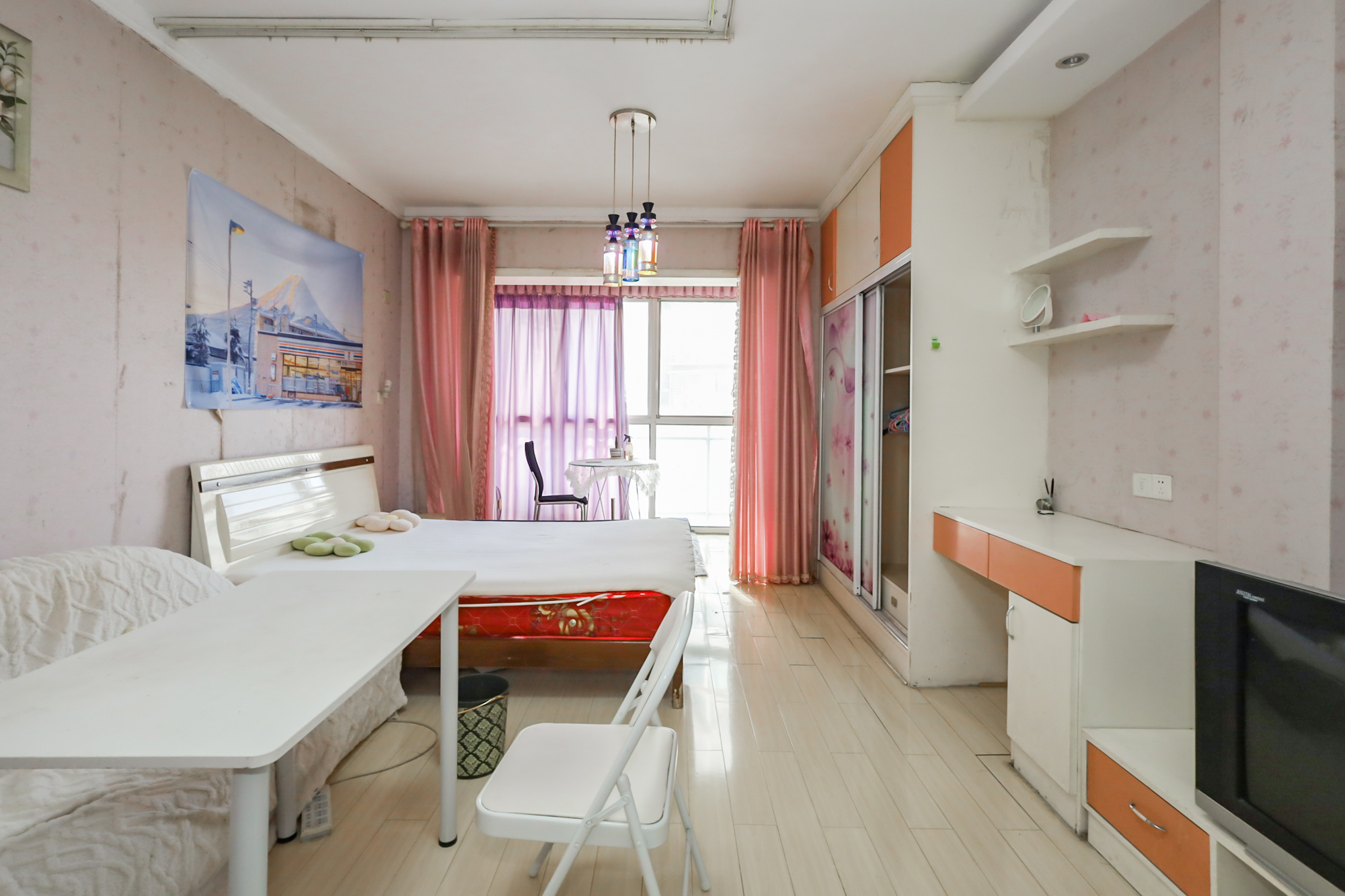 美林银谷  1室1厅1卫    29.6万 美林银谷  1室1厅1卫    29.6万客厅