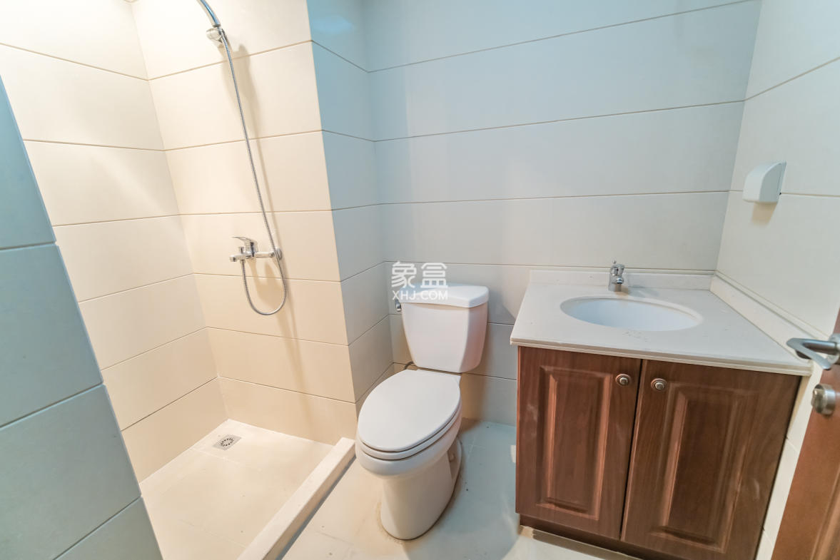 郡原居里 1室1厅1卫 36.0万 郡原居里 1室1厅1卫 36.0万卫生间