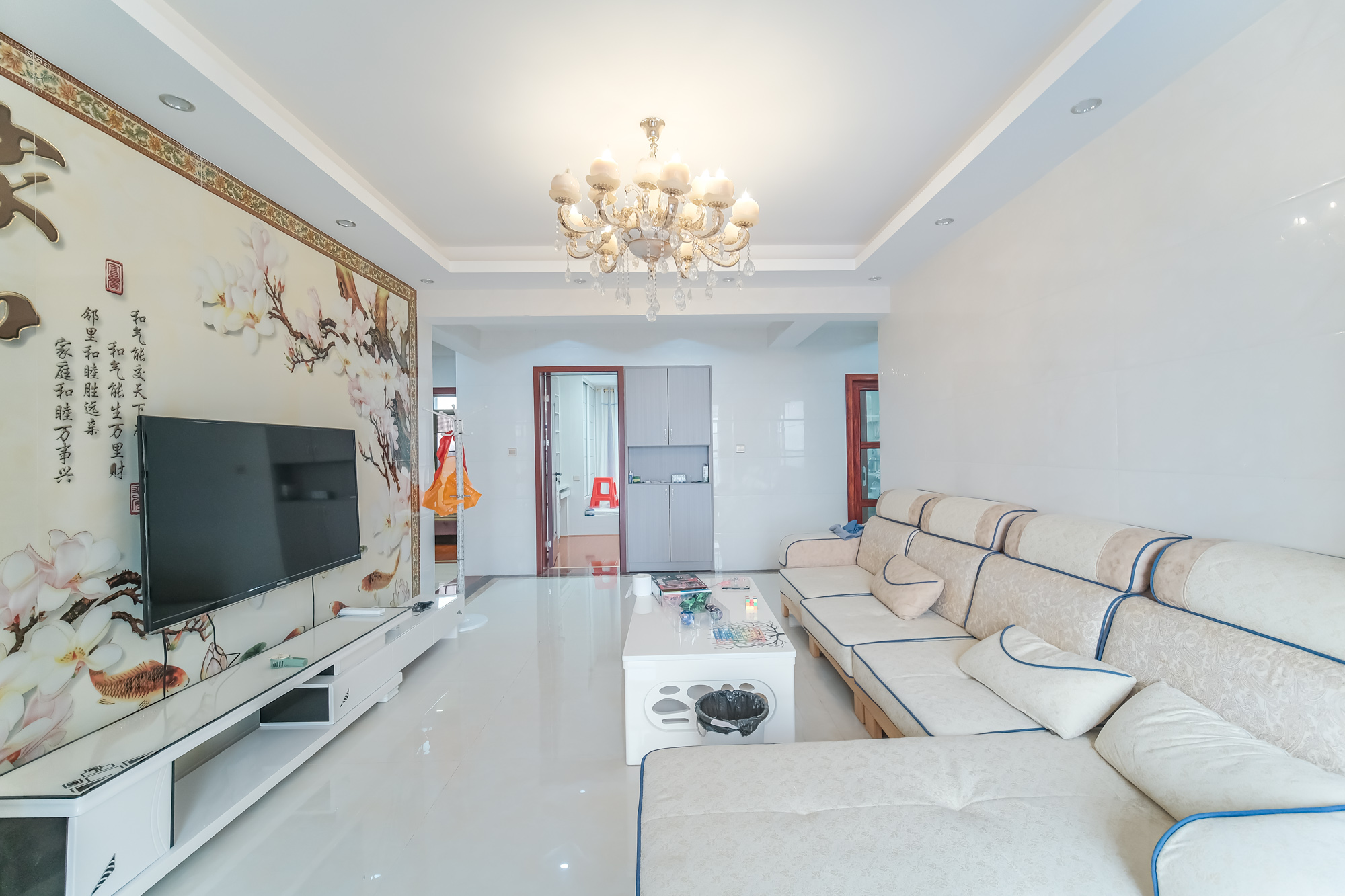 艾美潇湘 3室2厅2卫 88.0万 艾美潇湘 3室2厅2卫 88.0万客厅