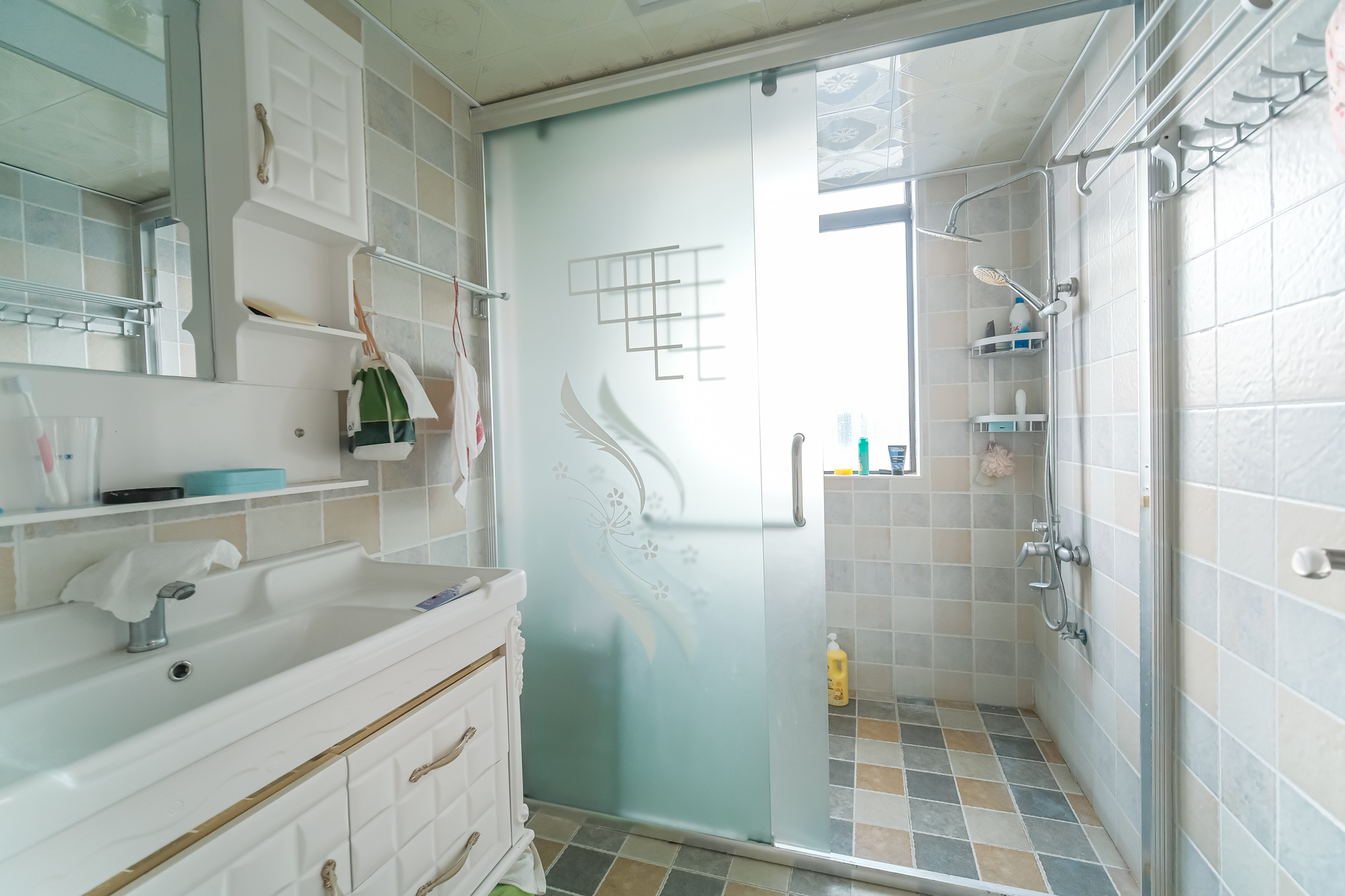 艾美潇湘 3室2厅2卫 88.0万 艾美潇湘 3室2厅2卫 88.0万卫生间