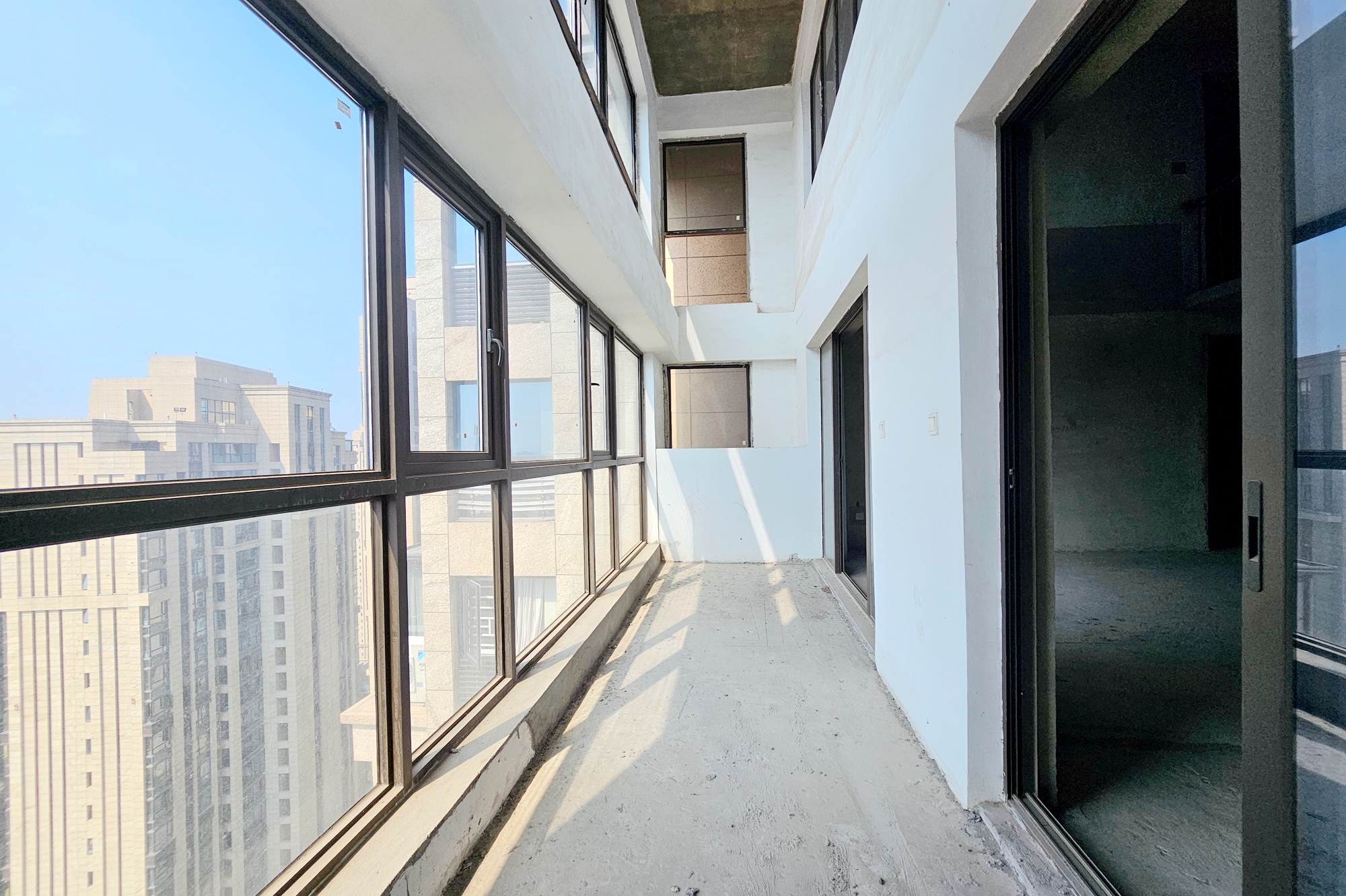 明昇壹城（明昇时代广场）二期  6室2厅3卫   320.00万阳台