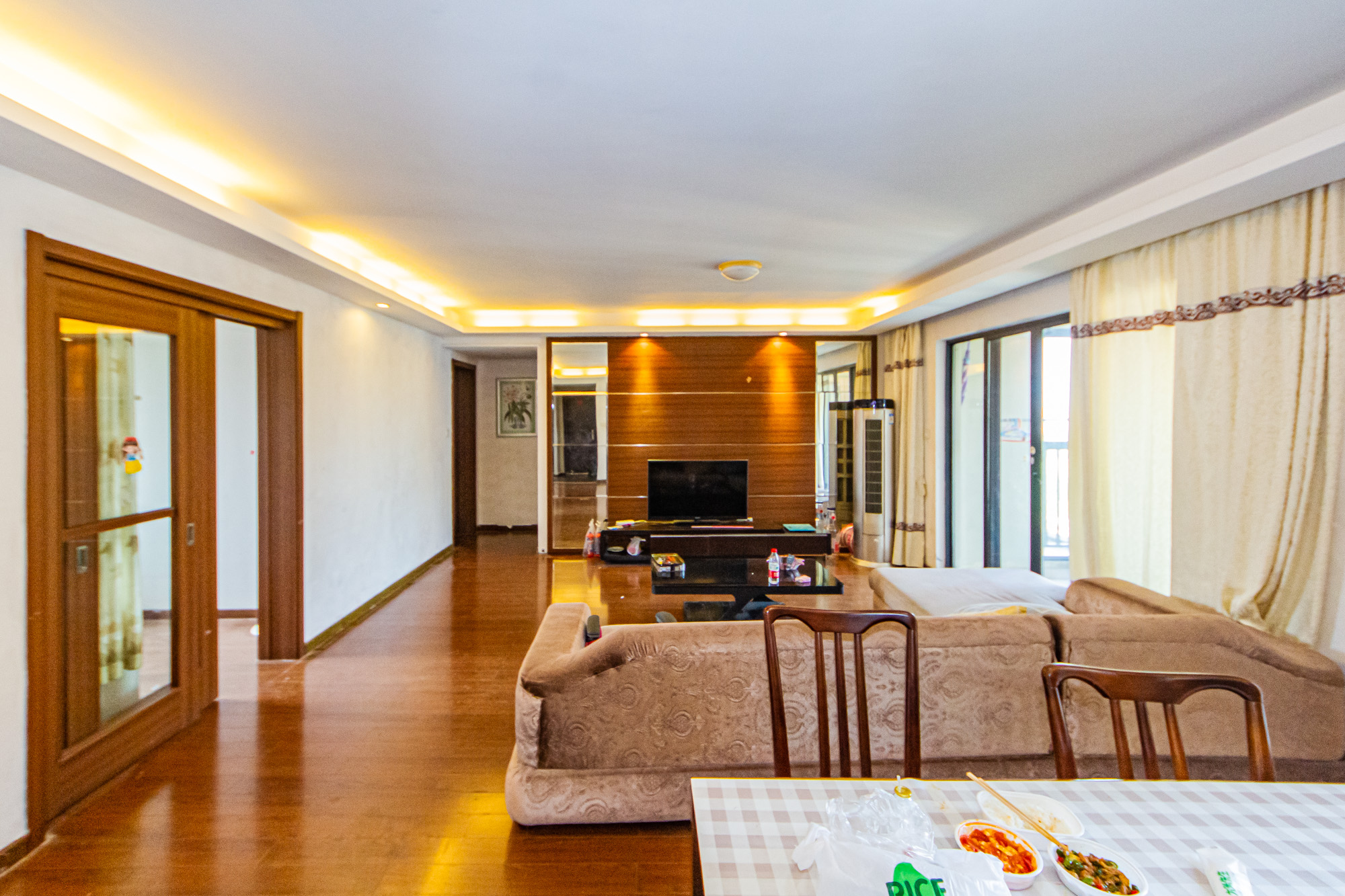 万科城  3室2厅2卫    120.0万 万科城  3室2厅2卫    120.0万客厅