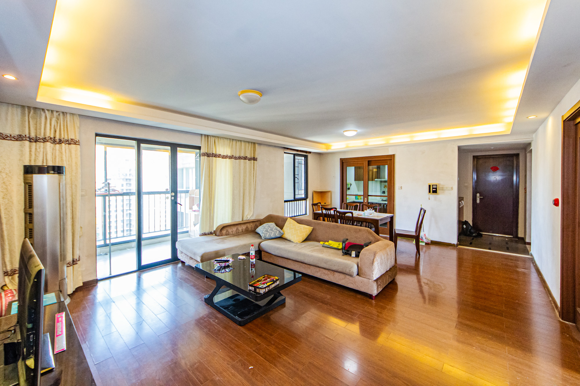 万科城  3室2厅2卫    120.0万 万科城  3室2厅2卫    120.0万客厅