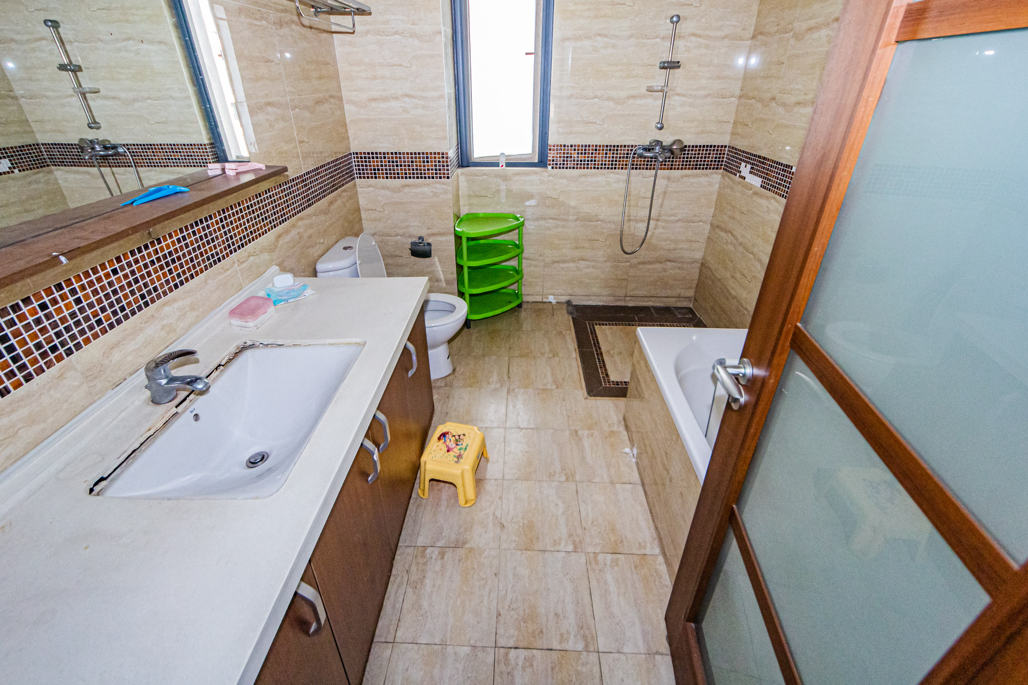 万科城  3室2厅2卫    120.0万 万科城  3室2厅2卫    120.0万卫生间