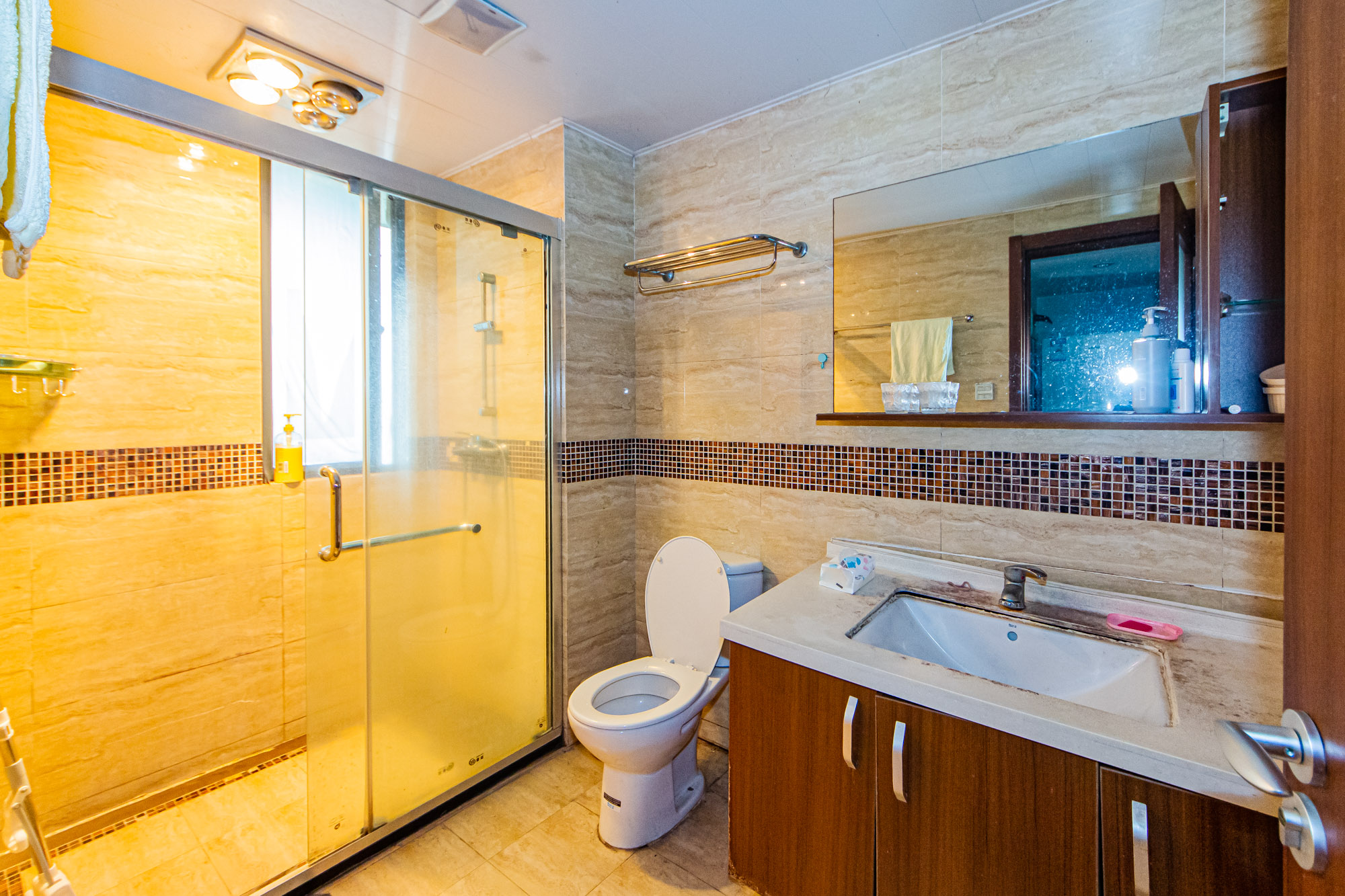 万科城  3室2厅2卫    120.0万 万科城  3室2厅2卫    120.0万卫生间