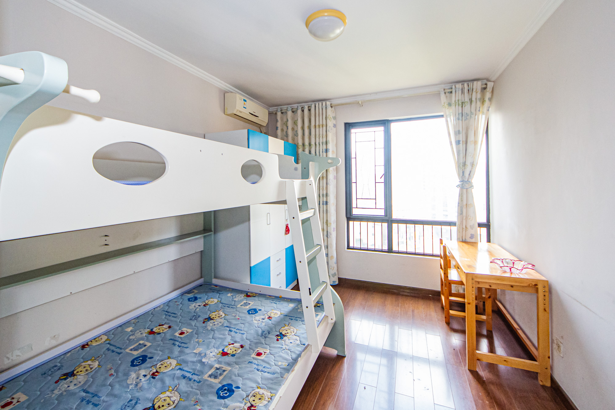 万科城  3室2厅2卫    120.0万 万科城  3室2厅2卫    120.0万卧室