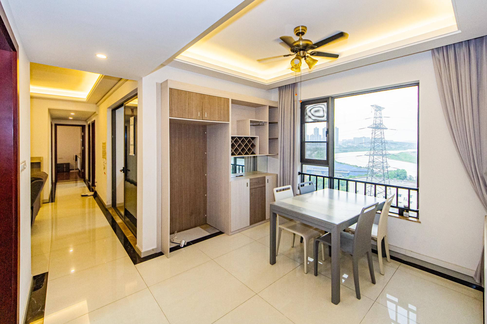 珠江郦城薰衣道  3室2厅2卫    155.0万客厅