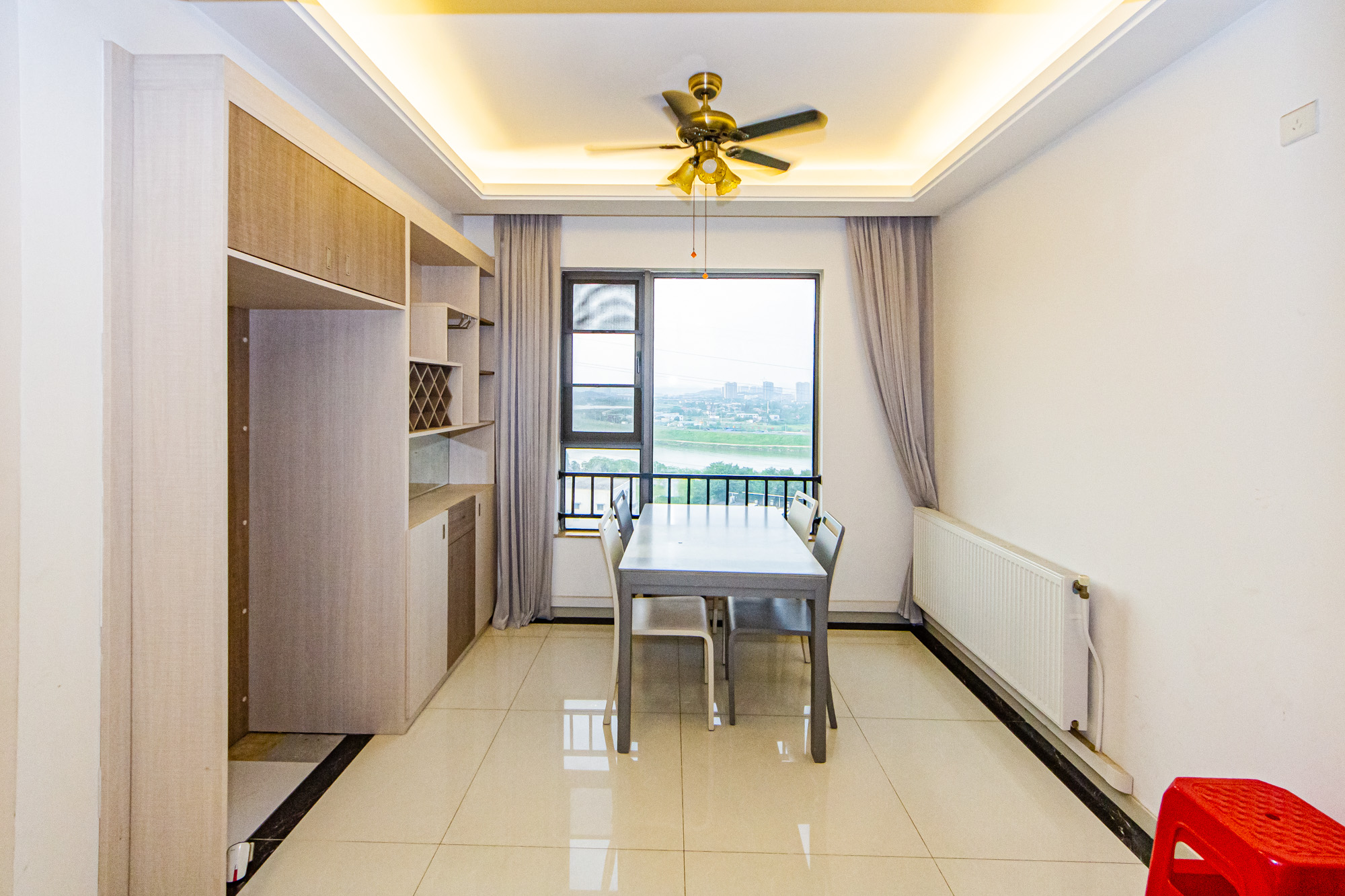 珠江郦城薰衣道  3室2厅2卫    155.0万客厅