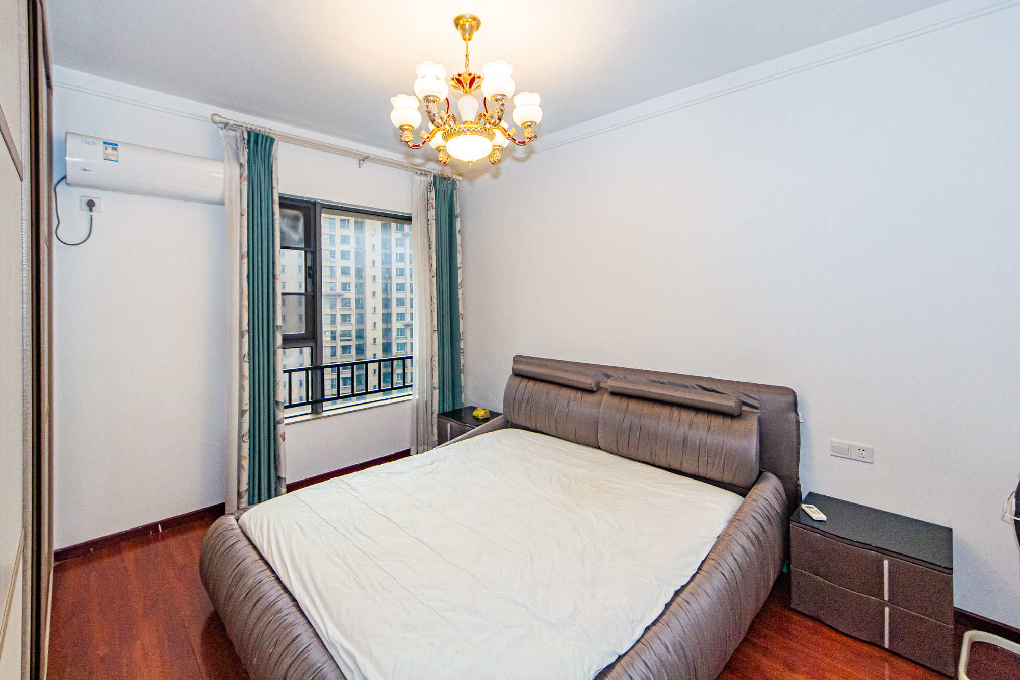 珠江郦城薰衣道  3室2厅2卫    155.0万卧室