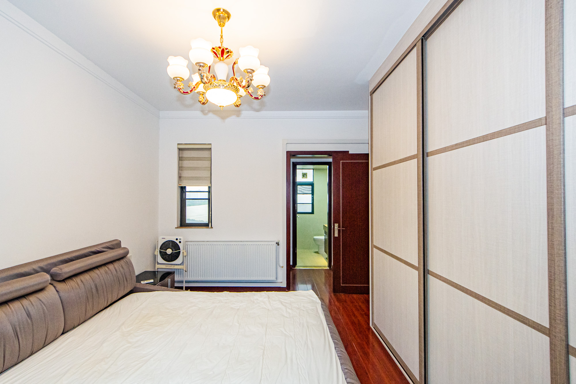 珠江郦城薰衣道  3室2厅2卫    155.0万卧室