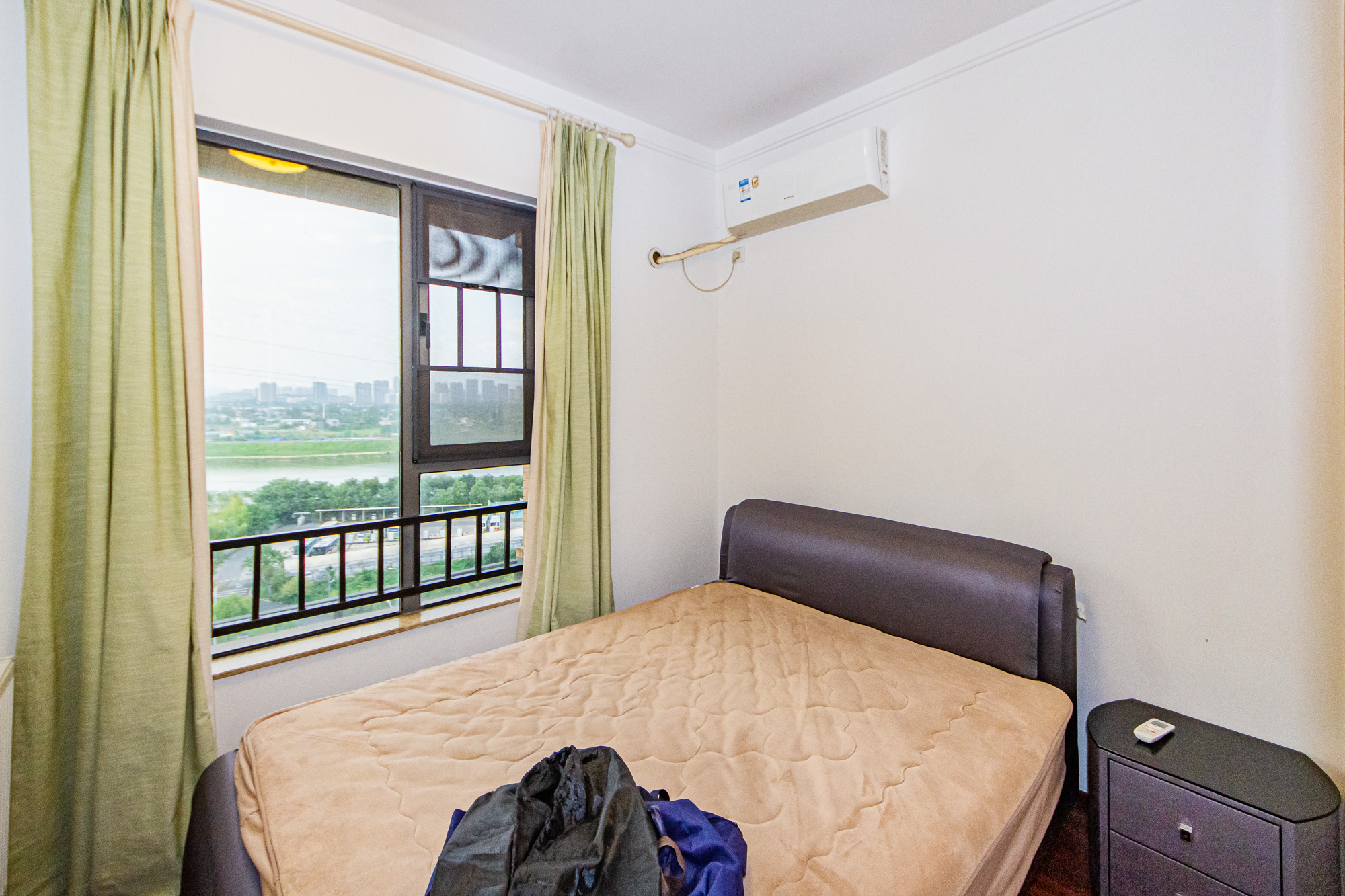 珠江郦城薰衣道  3室2厅2卫    155.0万卧室