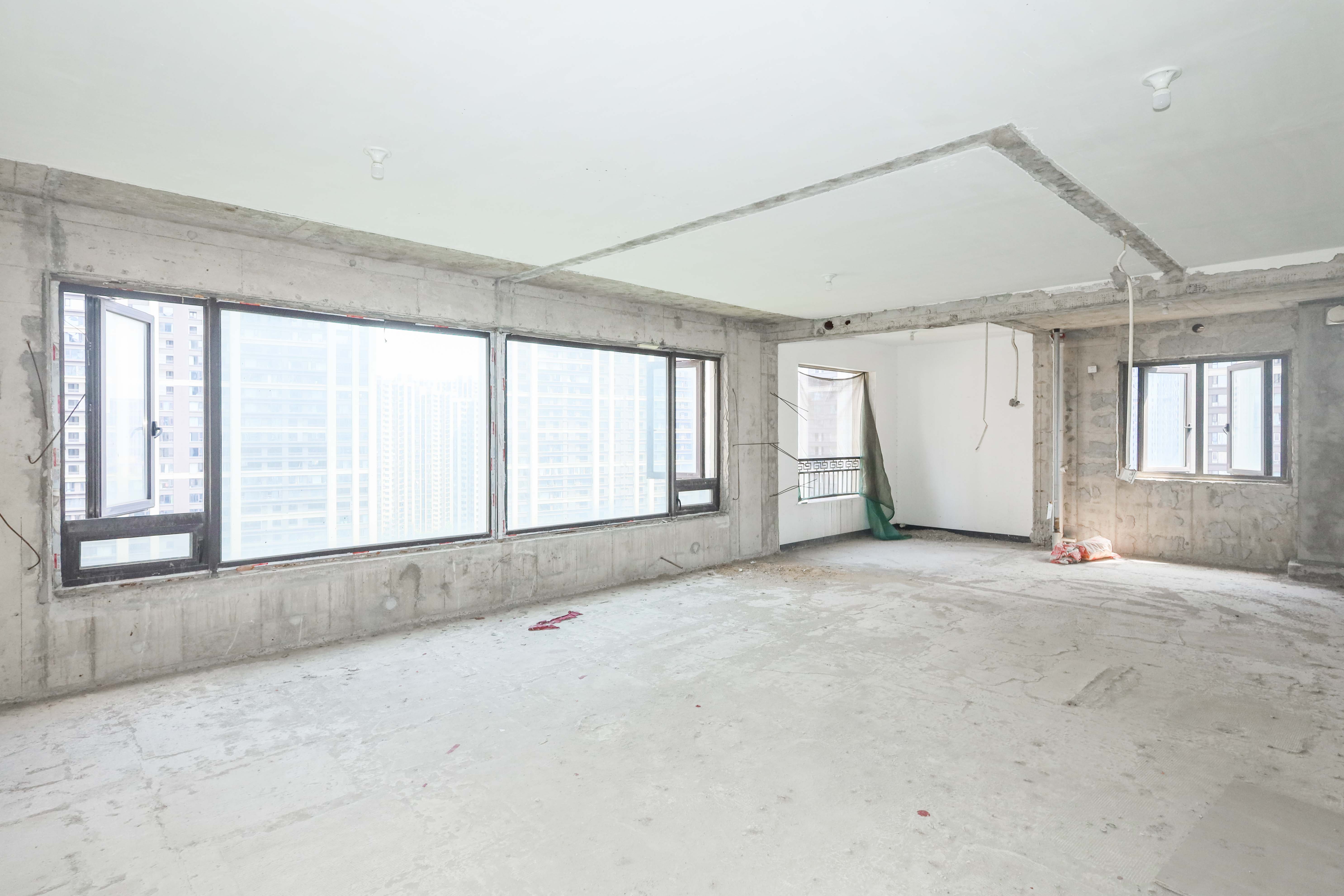 建发央著  4室2厅2卫   248.00万其他