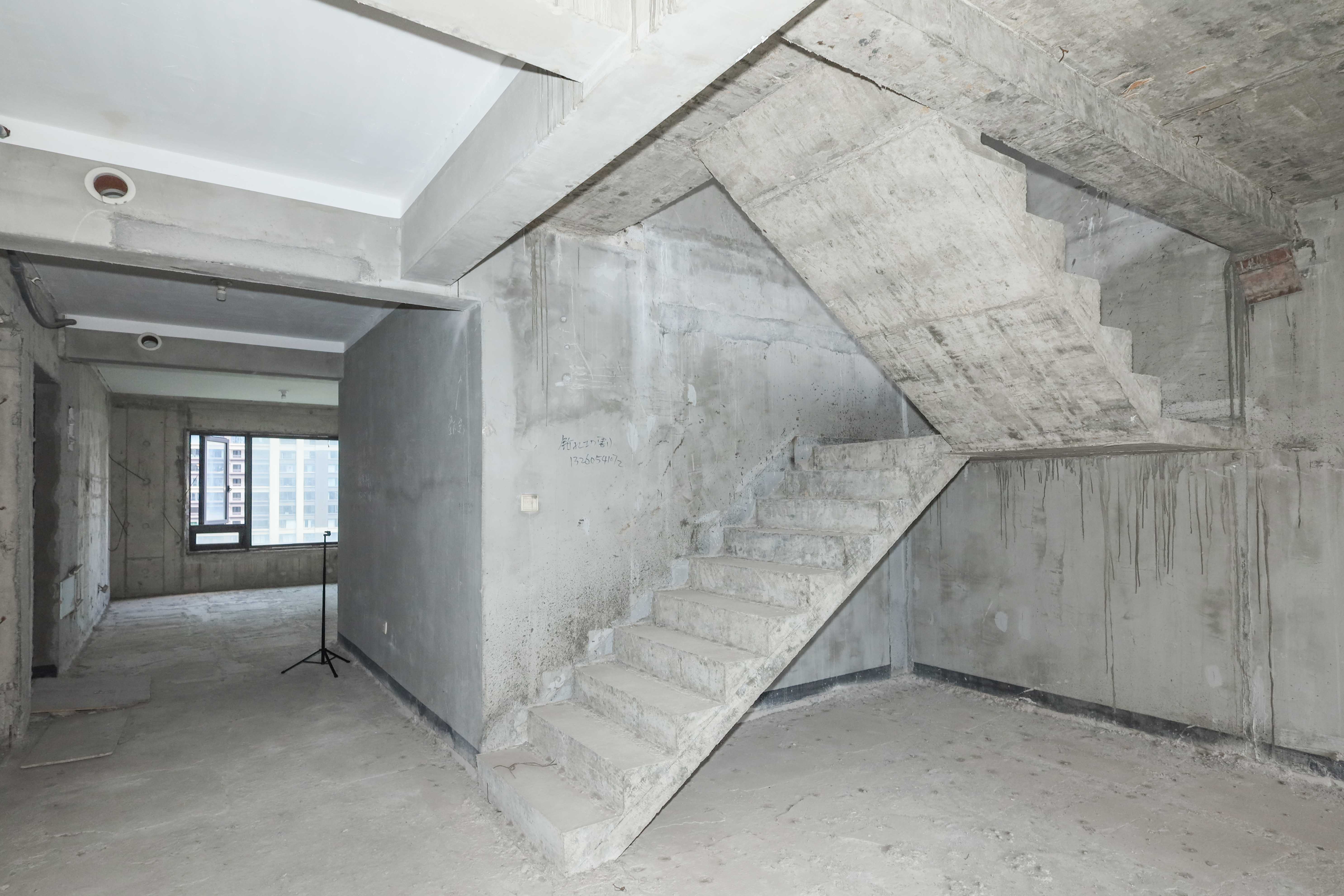 建发央著  4室2厅2卫   248.00万其他