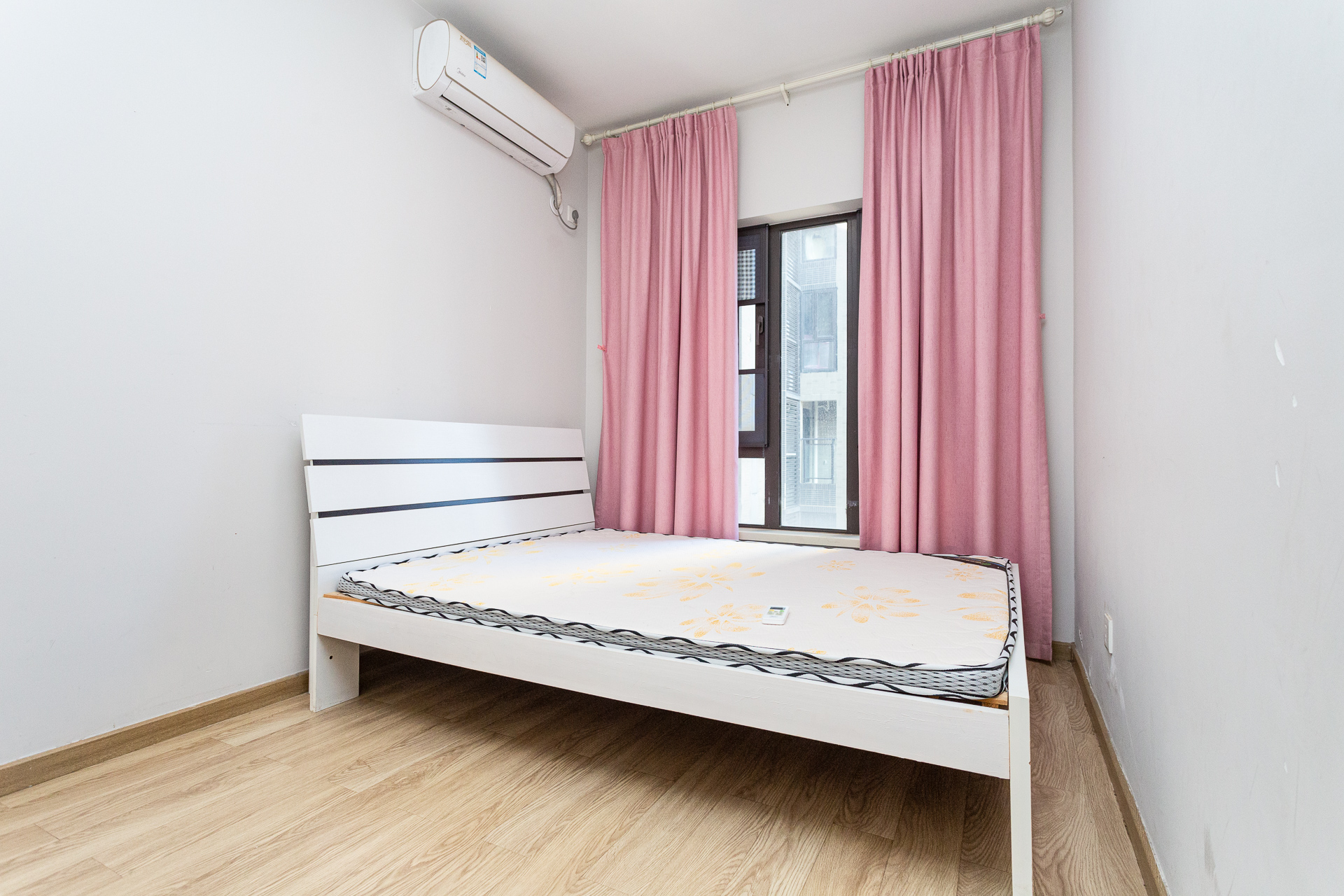 时代倾城五期 2室2厅1卫 75.0万 时代倾城五期 2室2厅1卫 75.0万卧室