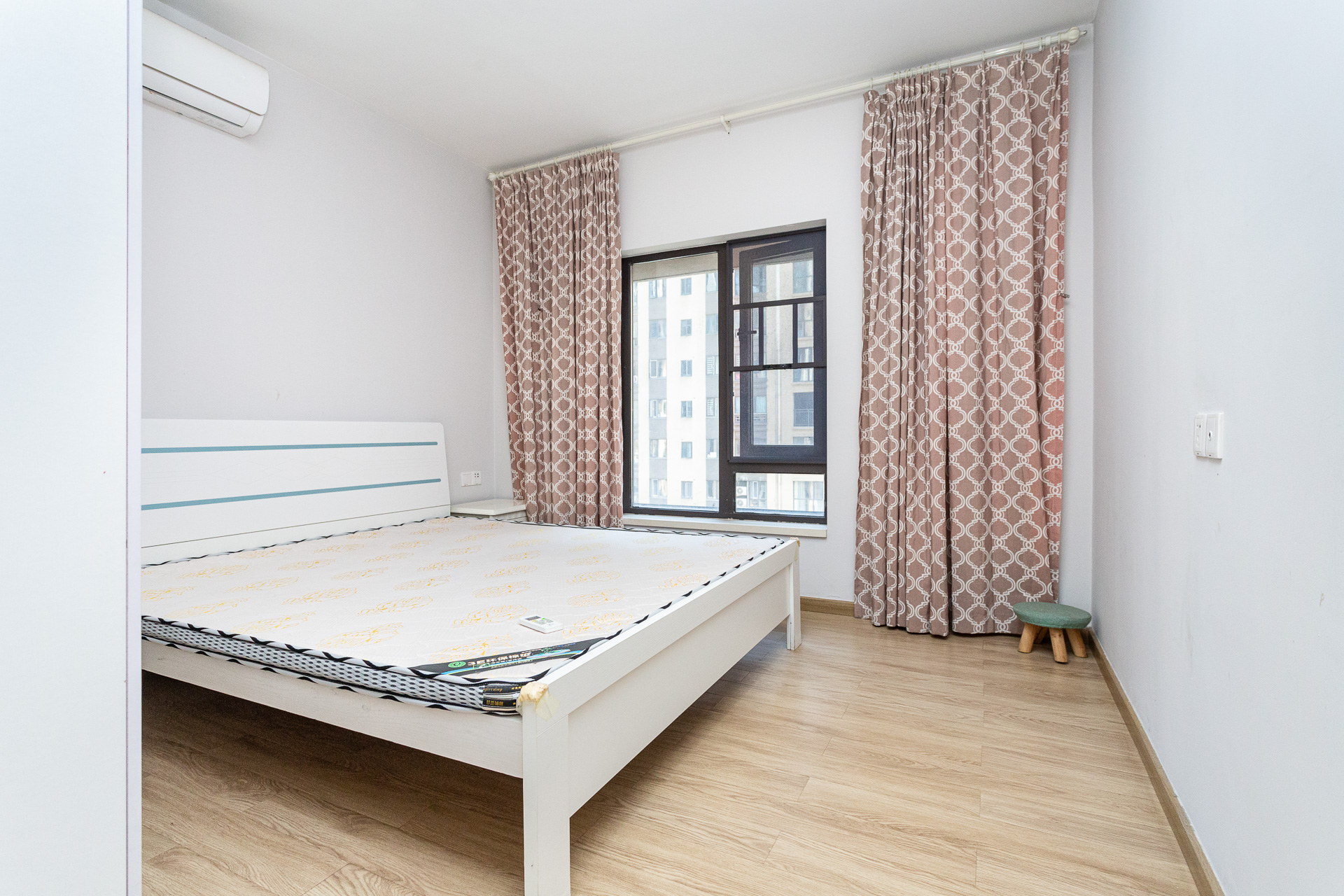 时代倾城五期 2室2厅1卫 75.0万 时代倾城五期 2室2厅1卫 75.0万卧室