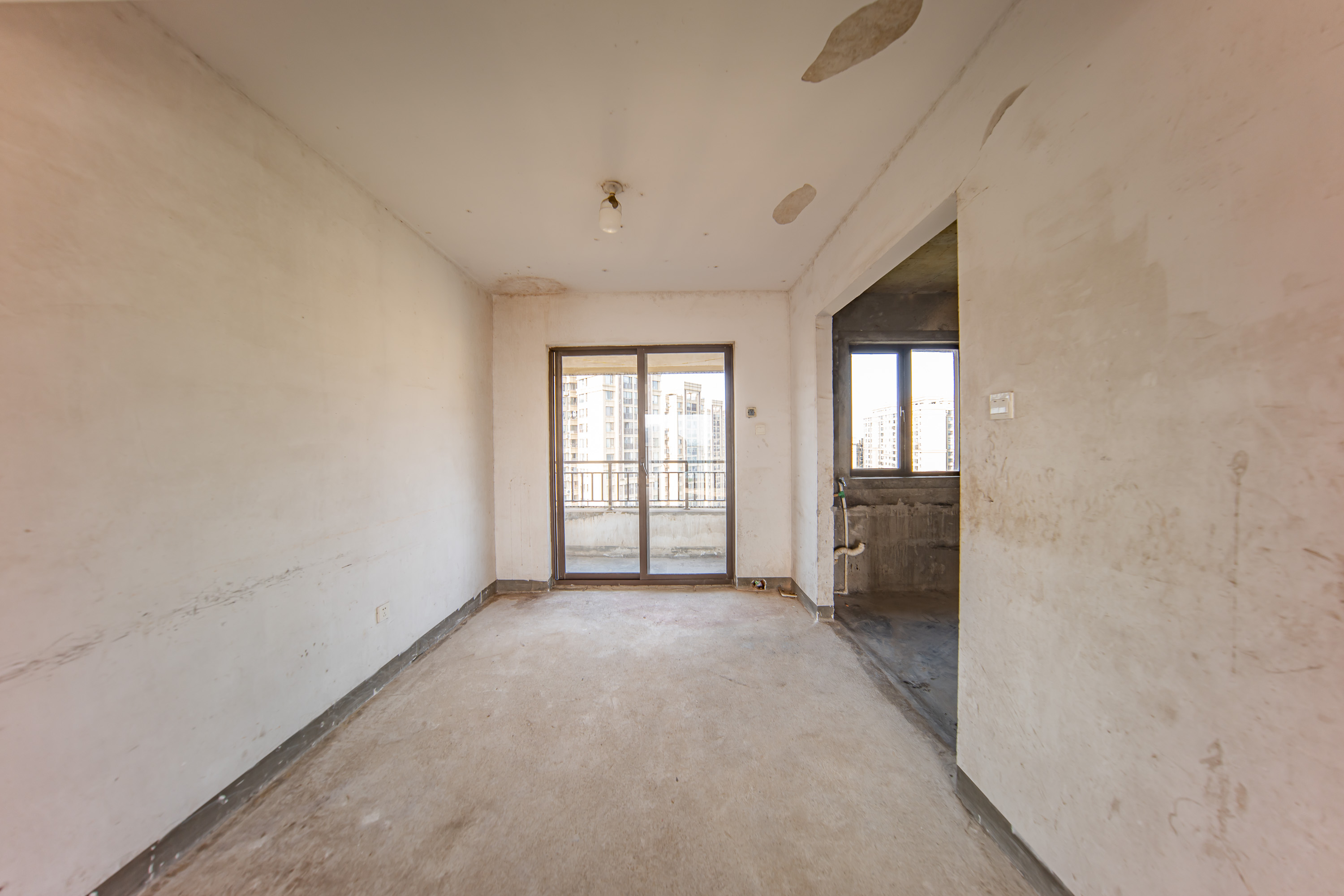 华润橡树湾  4室2厅2卫    78.0万 华润橡树湾  4室2厅2卫    78.0万客厅