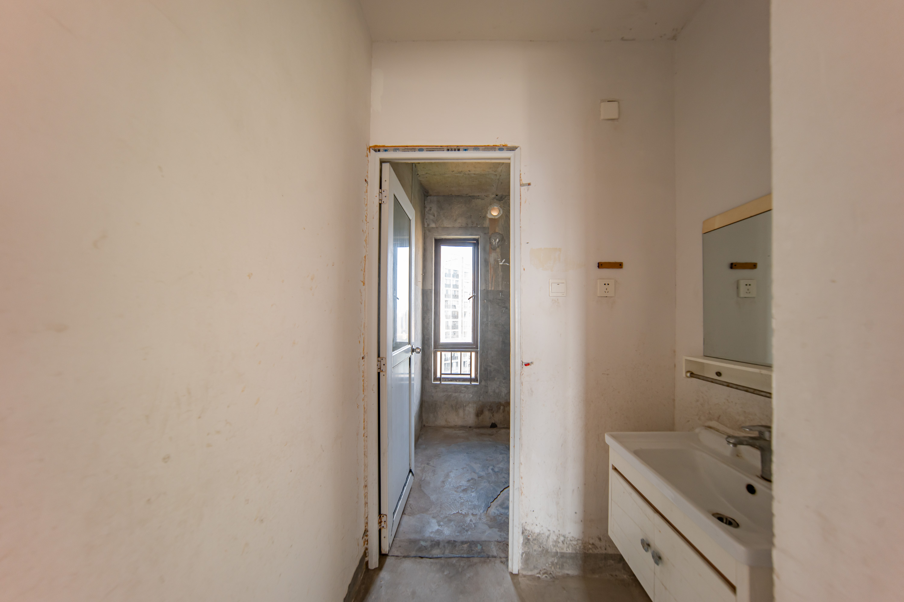 华润橡树湾  4室2厅2卫    78.0万 华润橡树湾  4室2厅2卫    78.0万卫生间