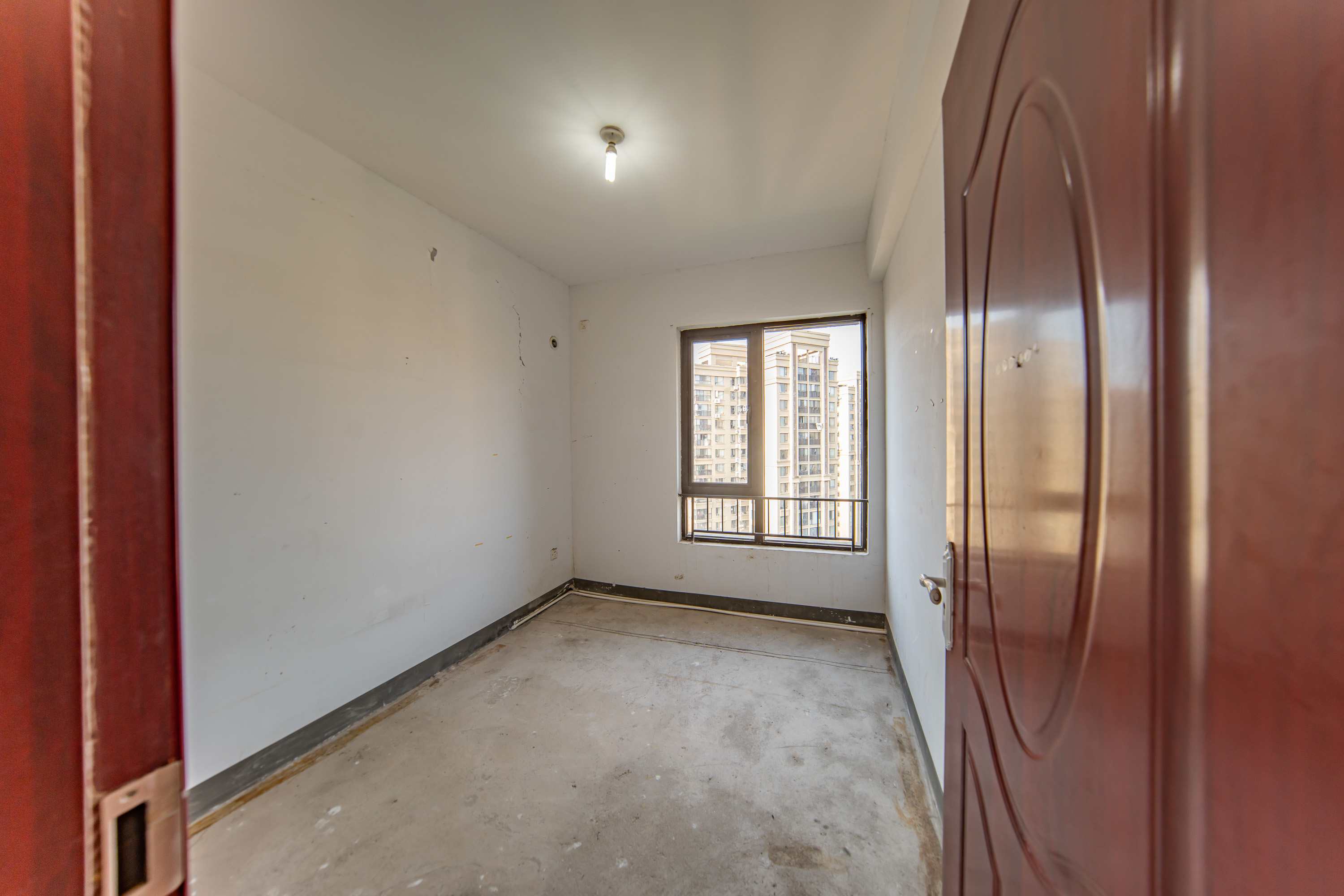 华润橡树湾  4室2厅2卫    78.0万 华润橡树湾  4室2厅2卫    78.0万卧室