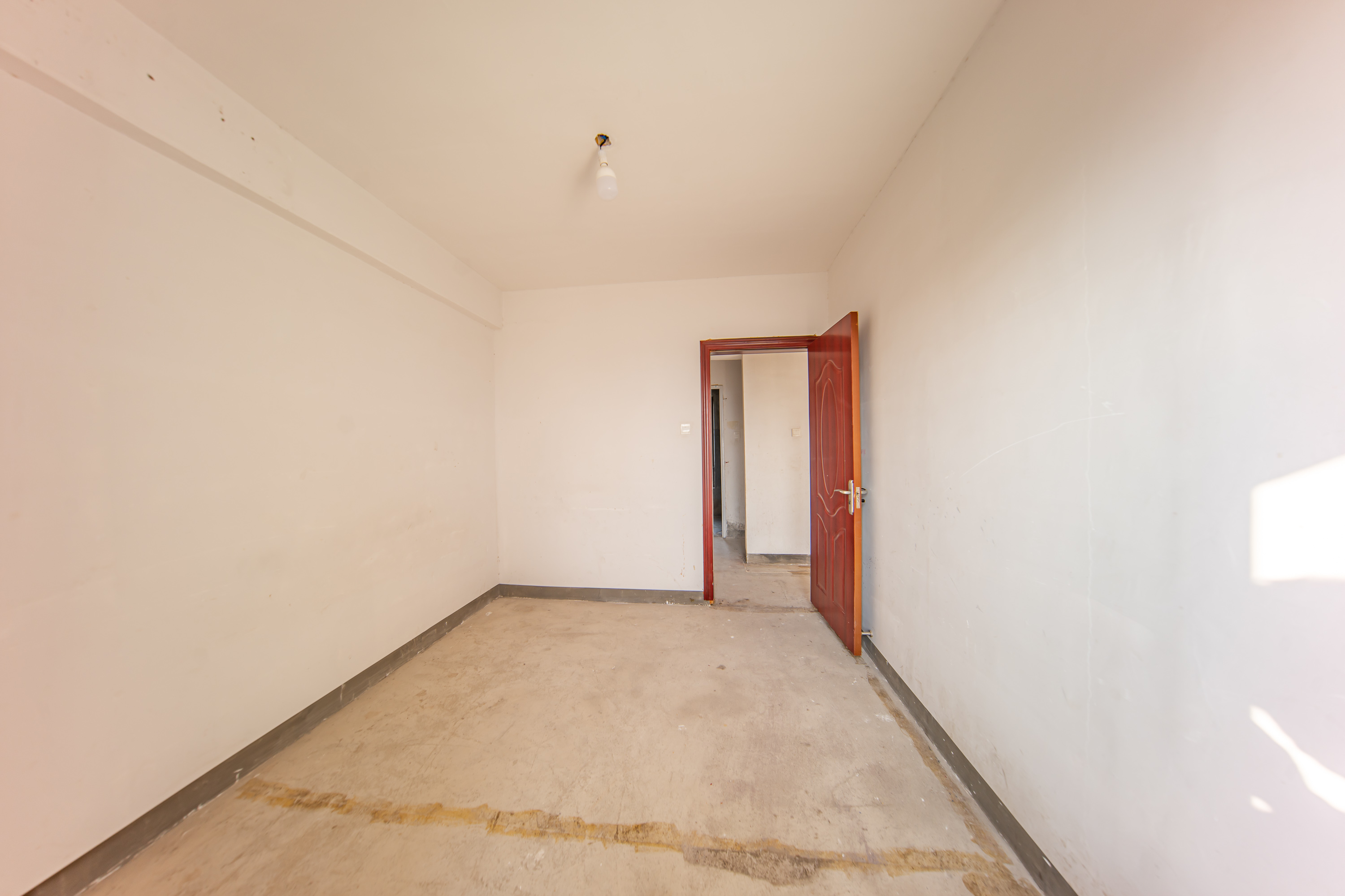 华润橡树湾  4室2厅2卫    78.0万 华润橡树湾  4室2厅2卫    78.0万卧室