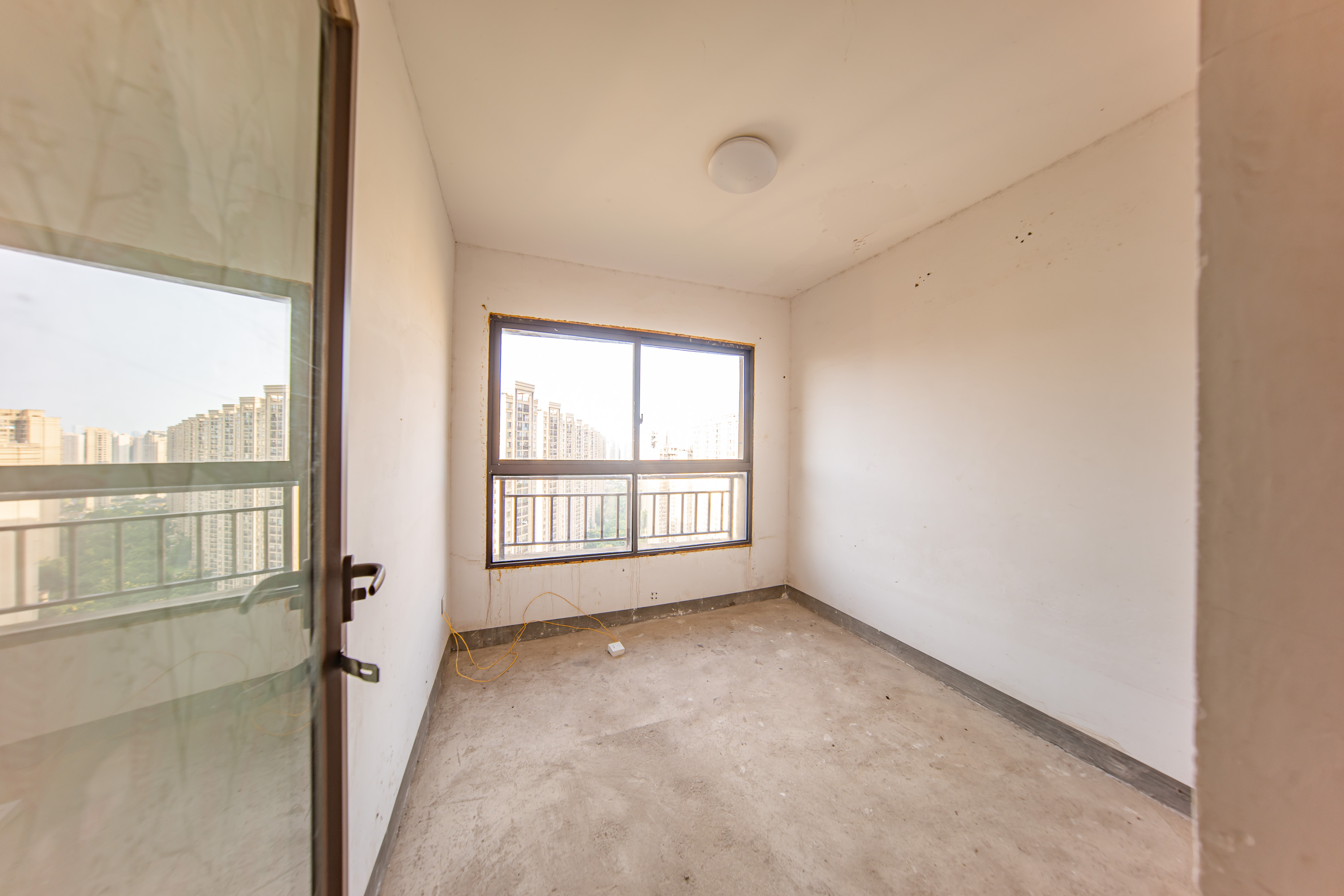 华润橡树湾  4室2厅2卫    78.0万 华润橡树湾  4室2厅2卫    78.0万卧室