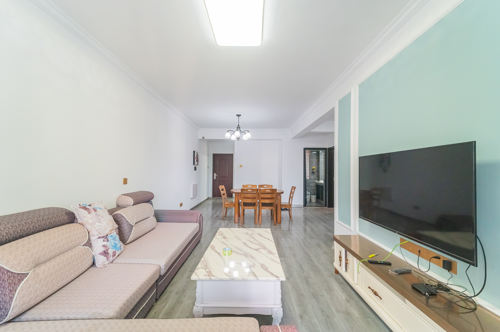 深业喜汇 3室2厅1卫 66.8万 深业喜汇 3室2厅1卫 66.8万客厅