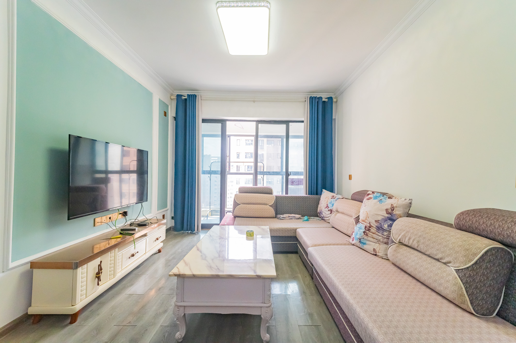 深业喜汇 3室2厅1卫 66.8万 深业喜汇 3室2厅1卫 66.8万客厅