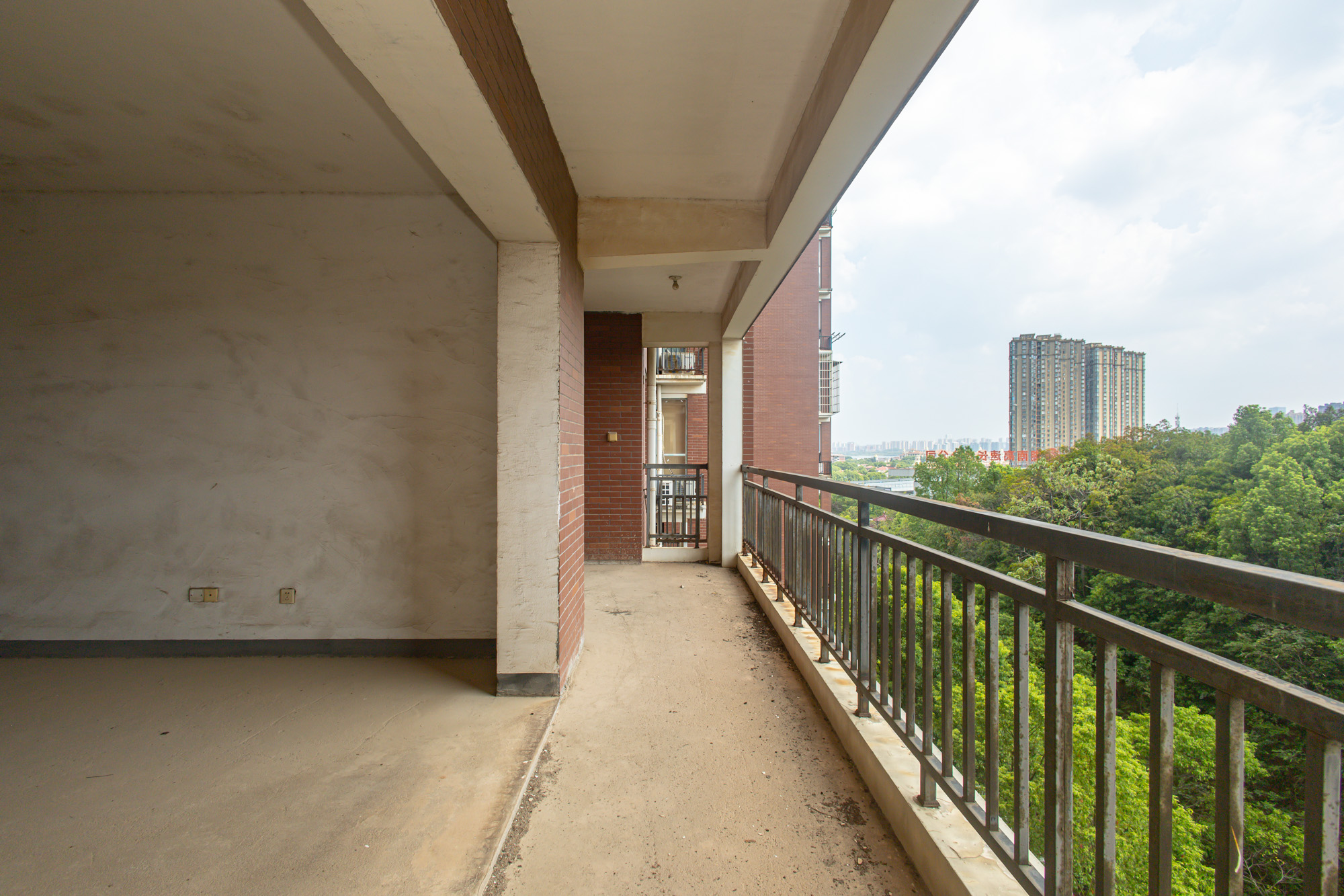 淞雅苑  4室2厅2卫    105.0万 淞雅苑  4室2厅2卫    105.0万阳台