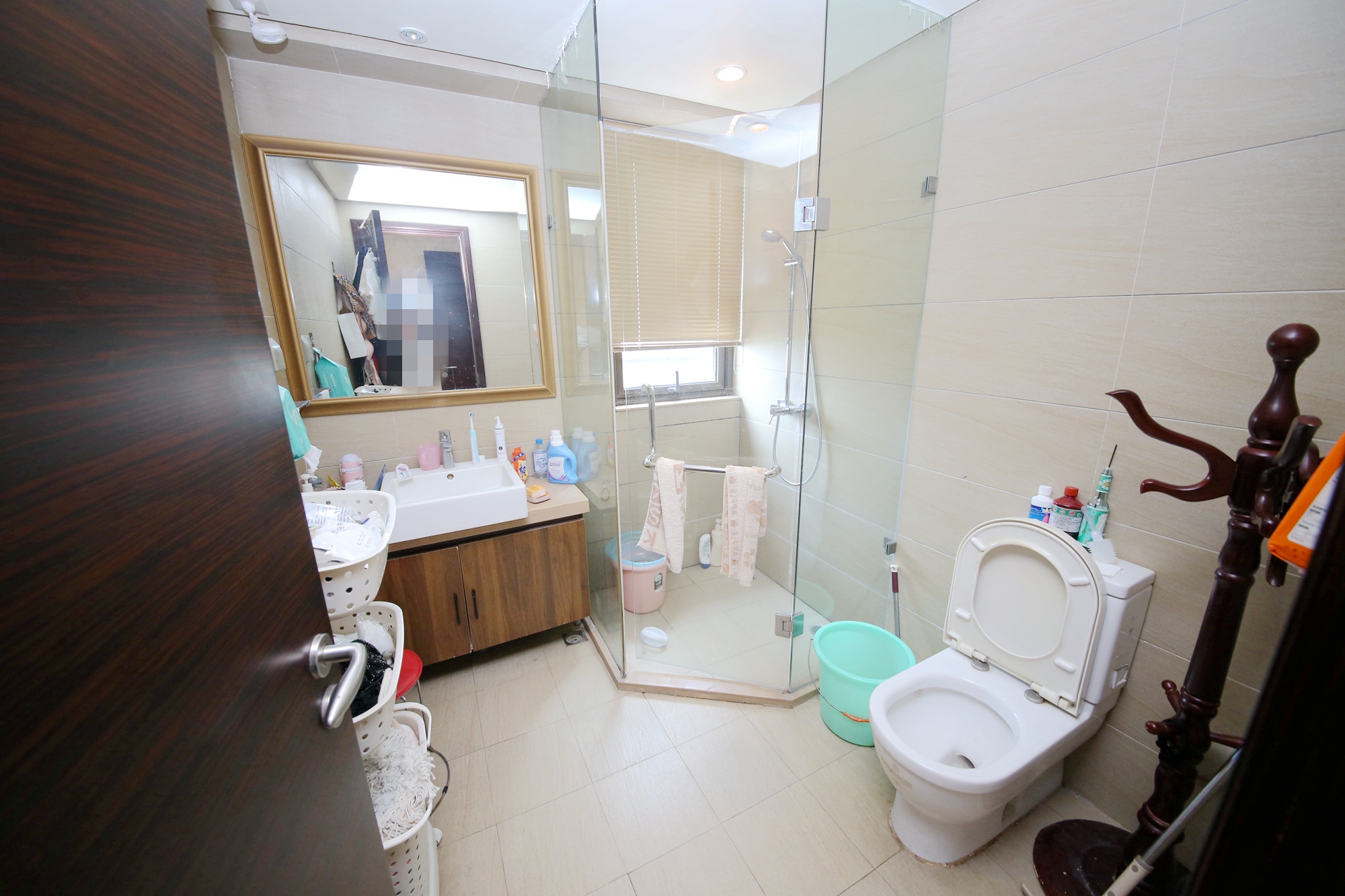 华远华中心  4室2厅4卫   400.00万卫生间