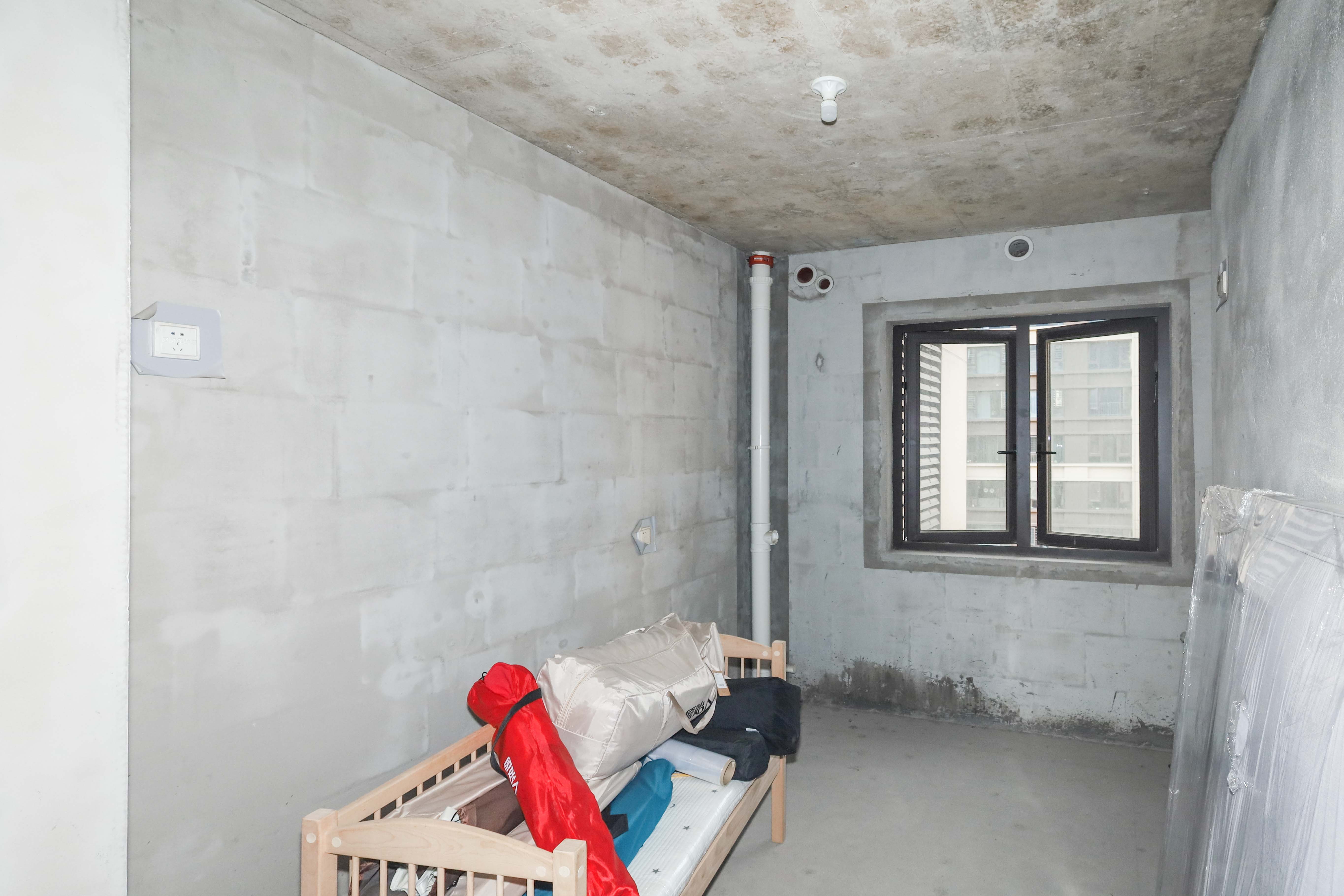 建发央著  4室2厅2卫   245.00万厨房