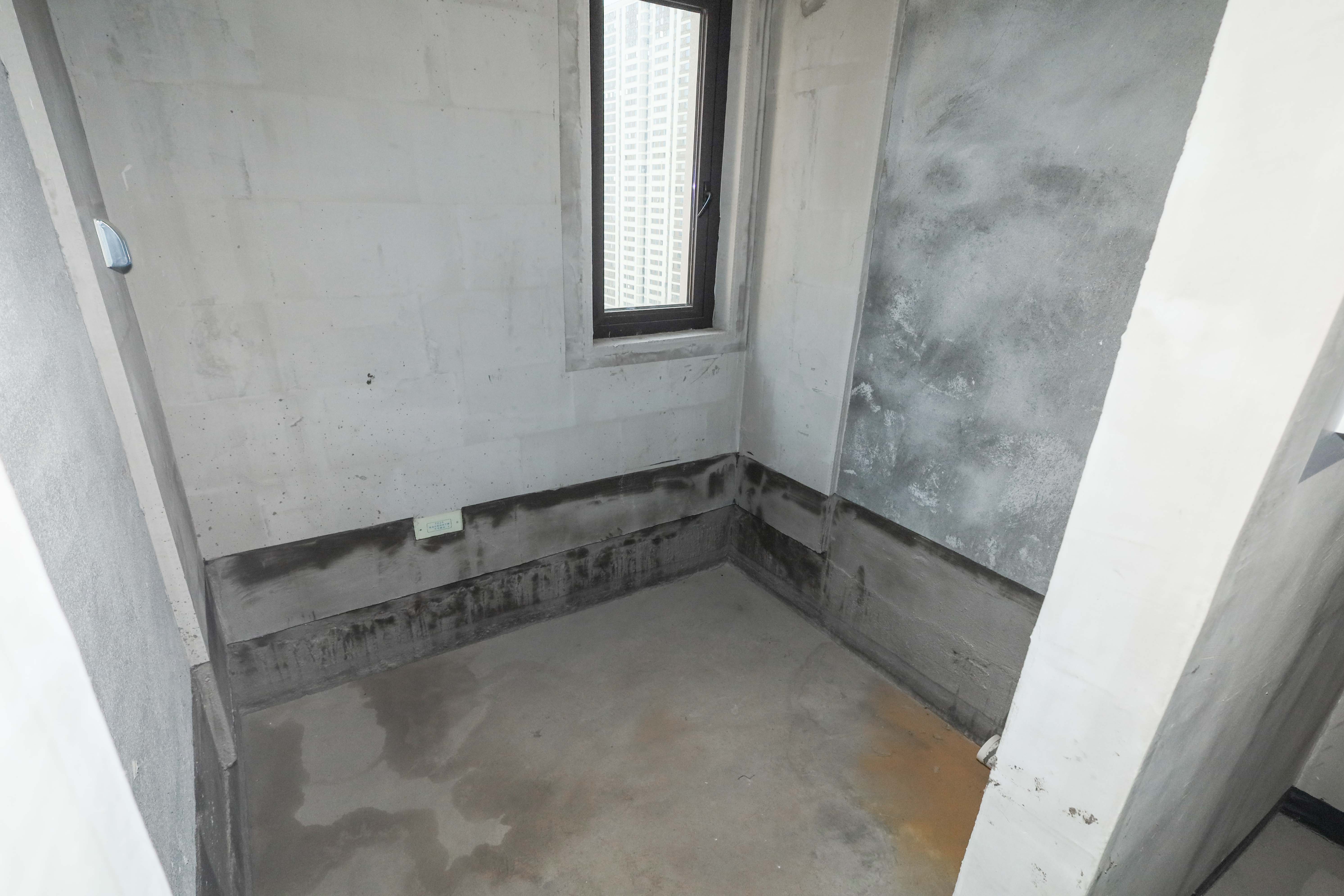建发央著  4室2厅2卫   245.00万卫生间