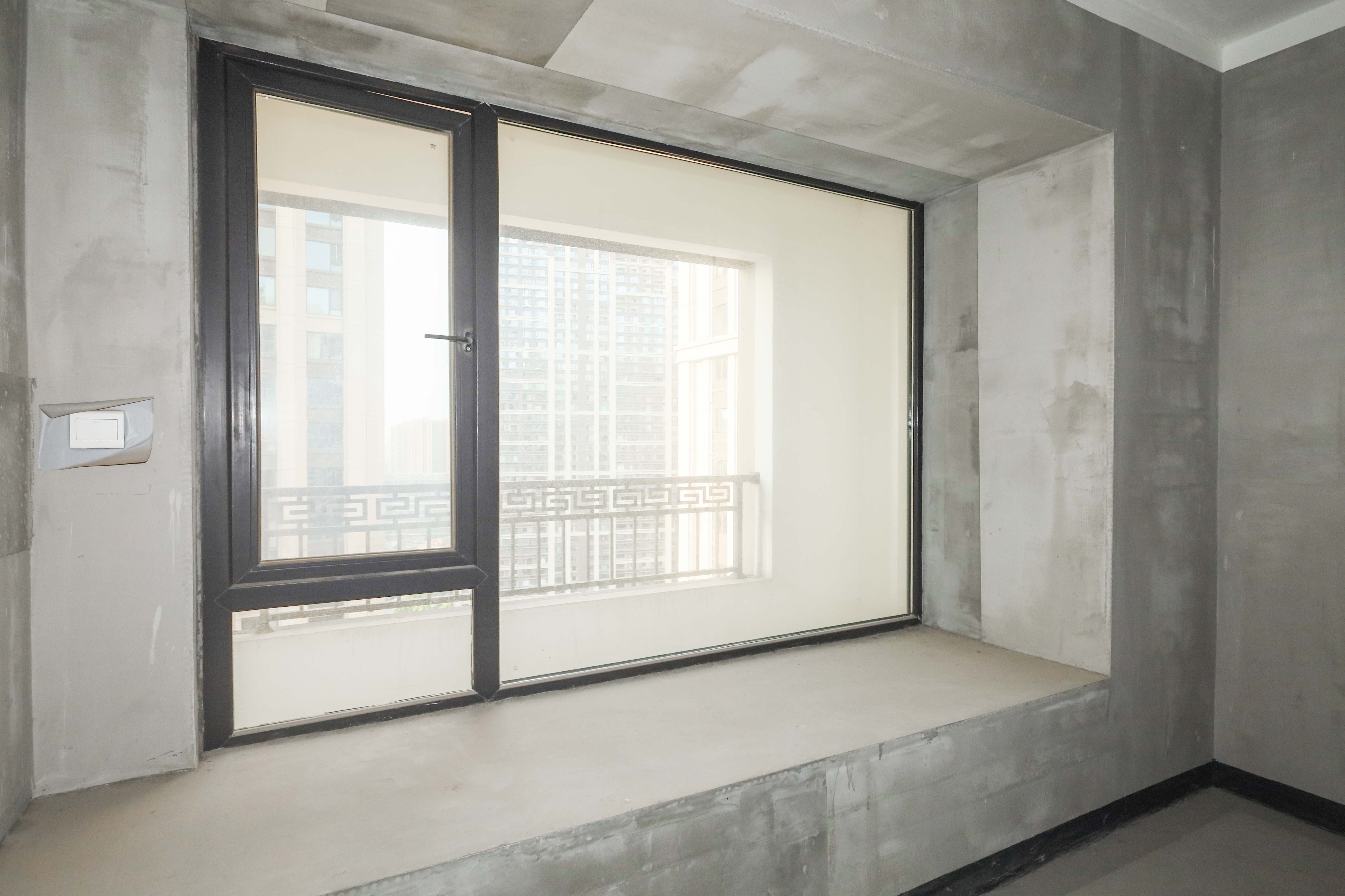 建发央著  4室2厅2卫   245.00万卧室