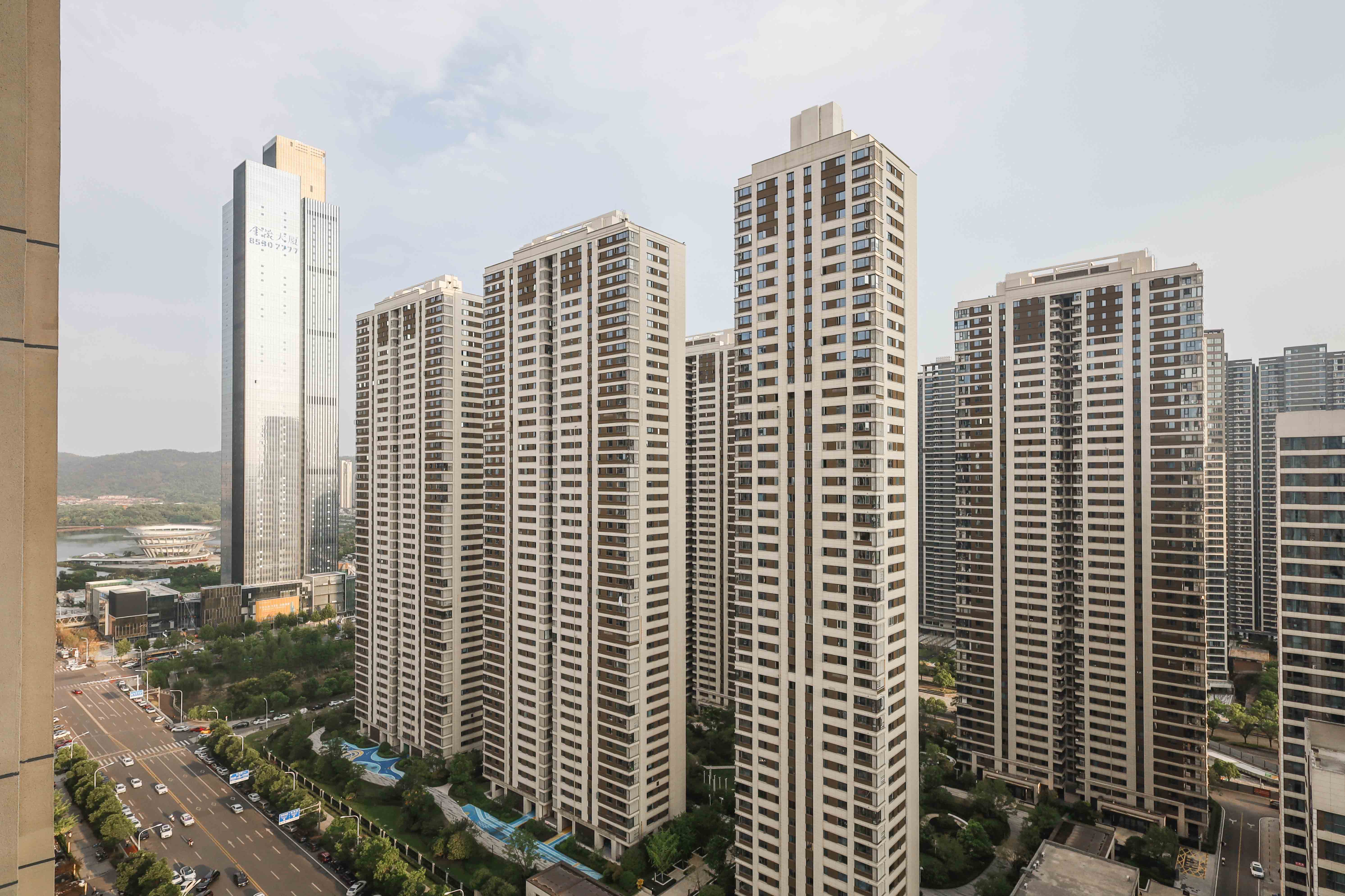 建发央著  4室2厅2卫   245.00万阳台