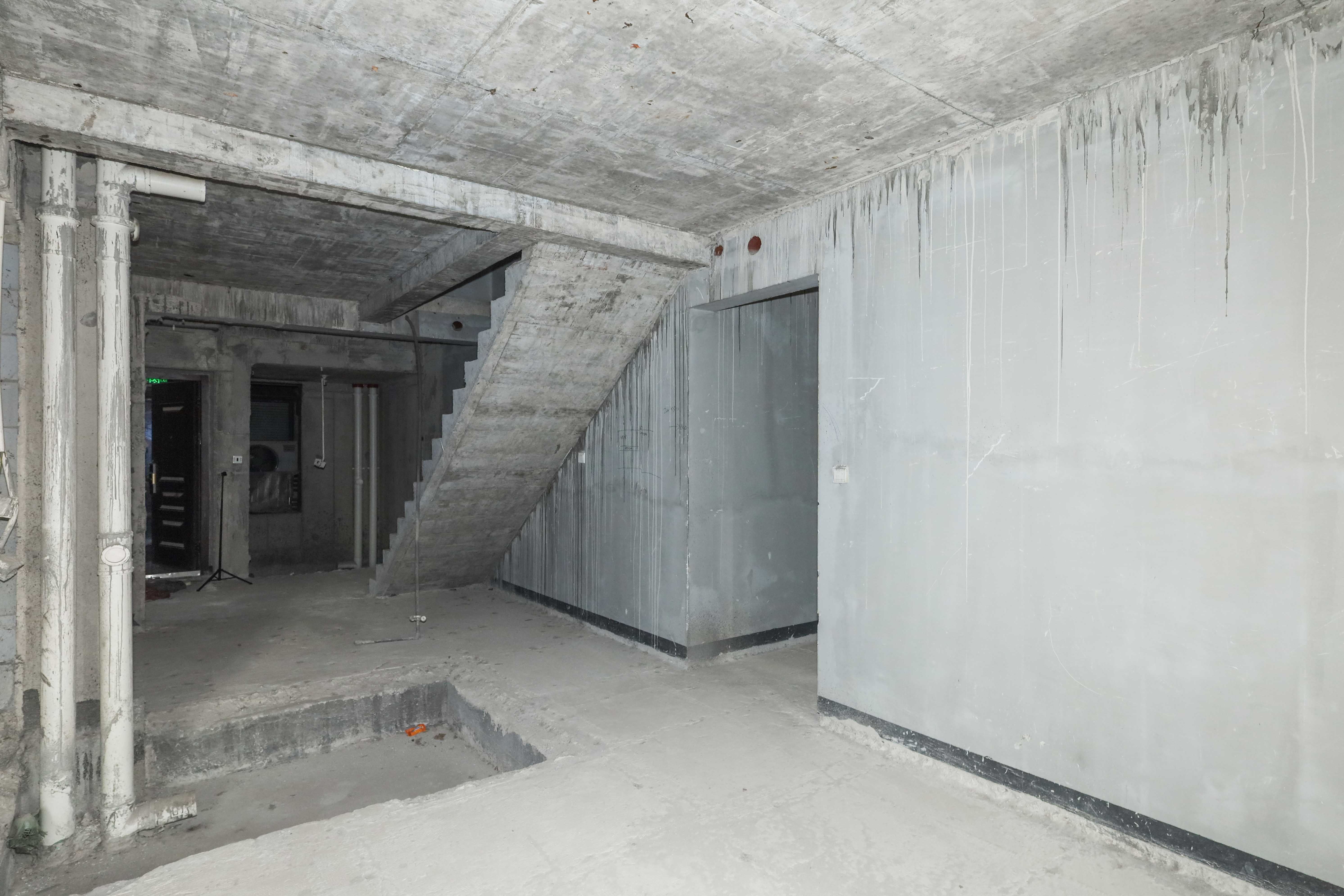 建发央著  4室2厅2卫   330.00万其他