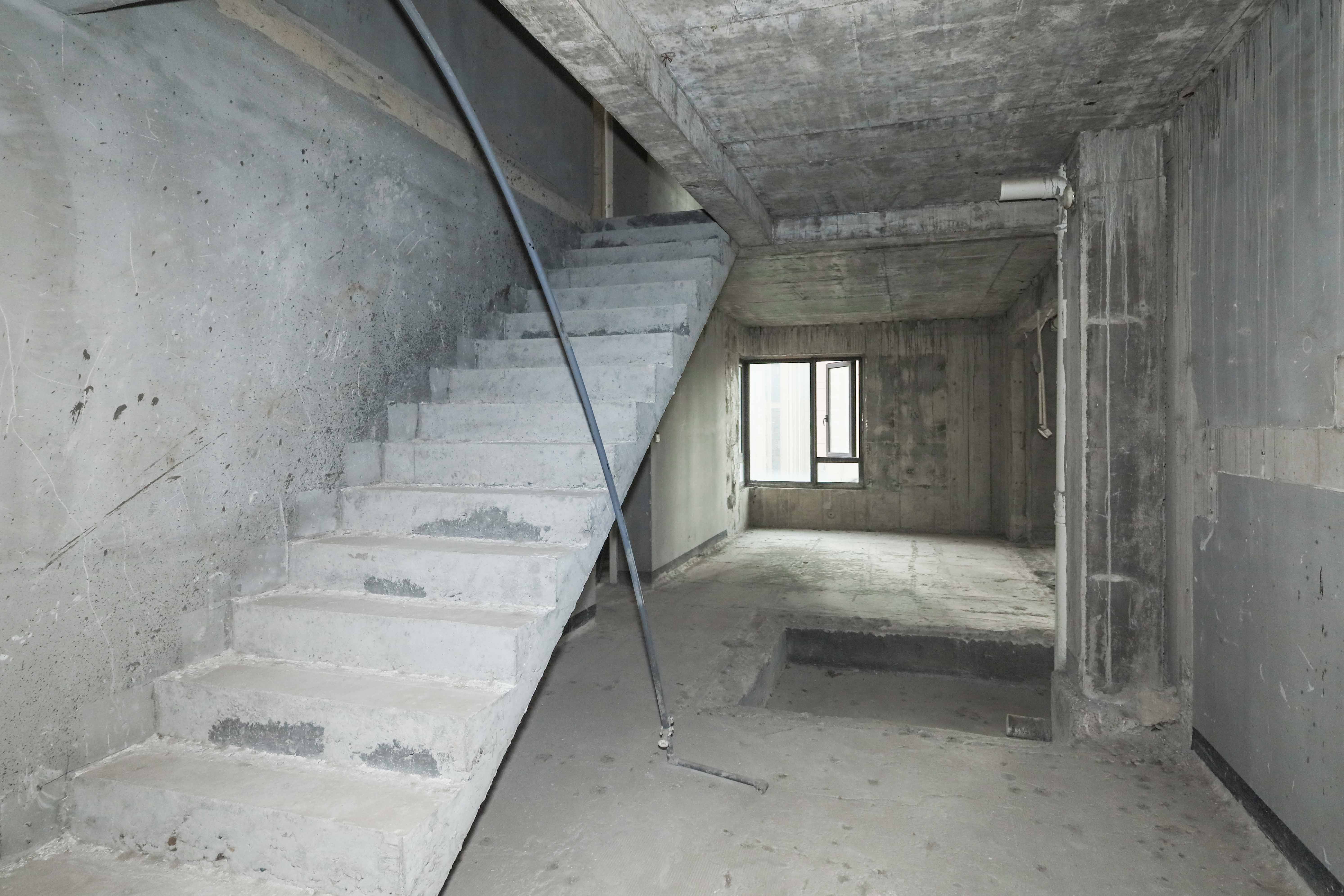 建发央著  4室2厅2卫   330.00万其他