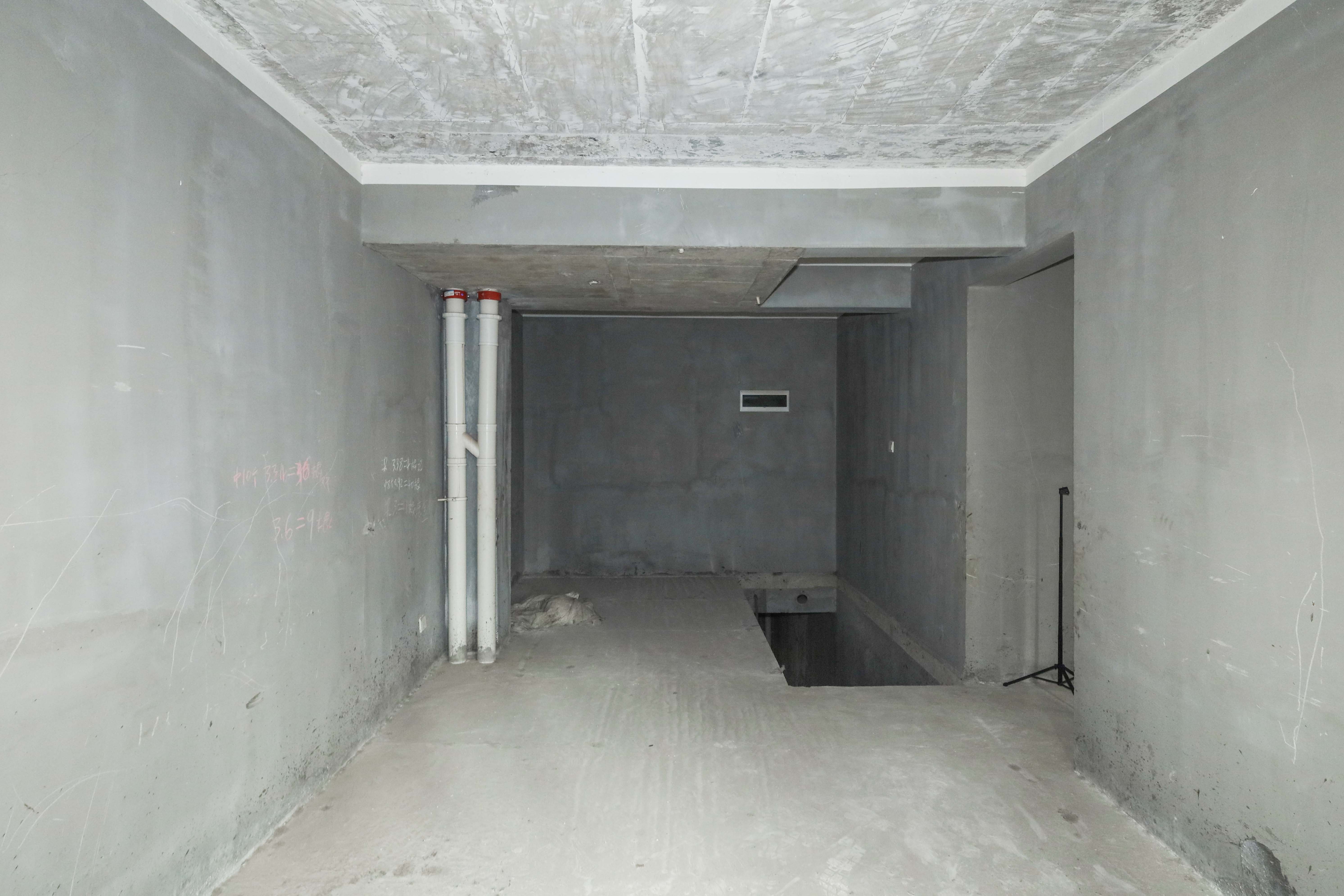 建发央著  4室2厅2卫   330.00万卧室