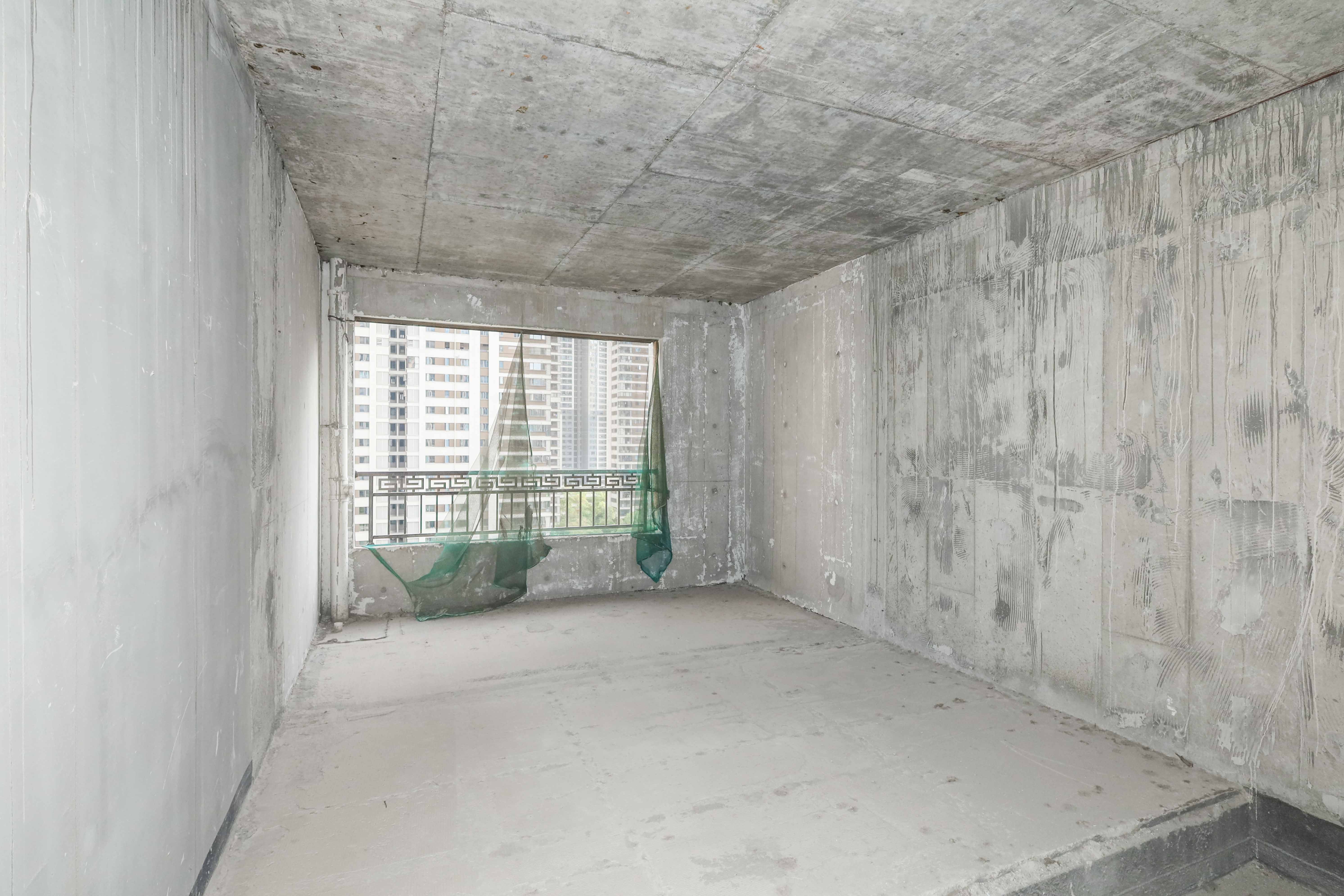 建发央著  4室2厅2卫   330.00万卧室